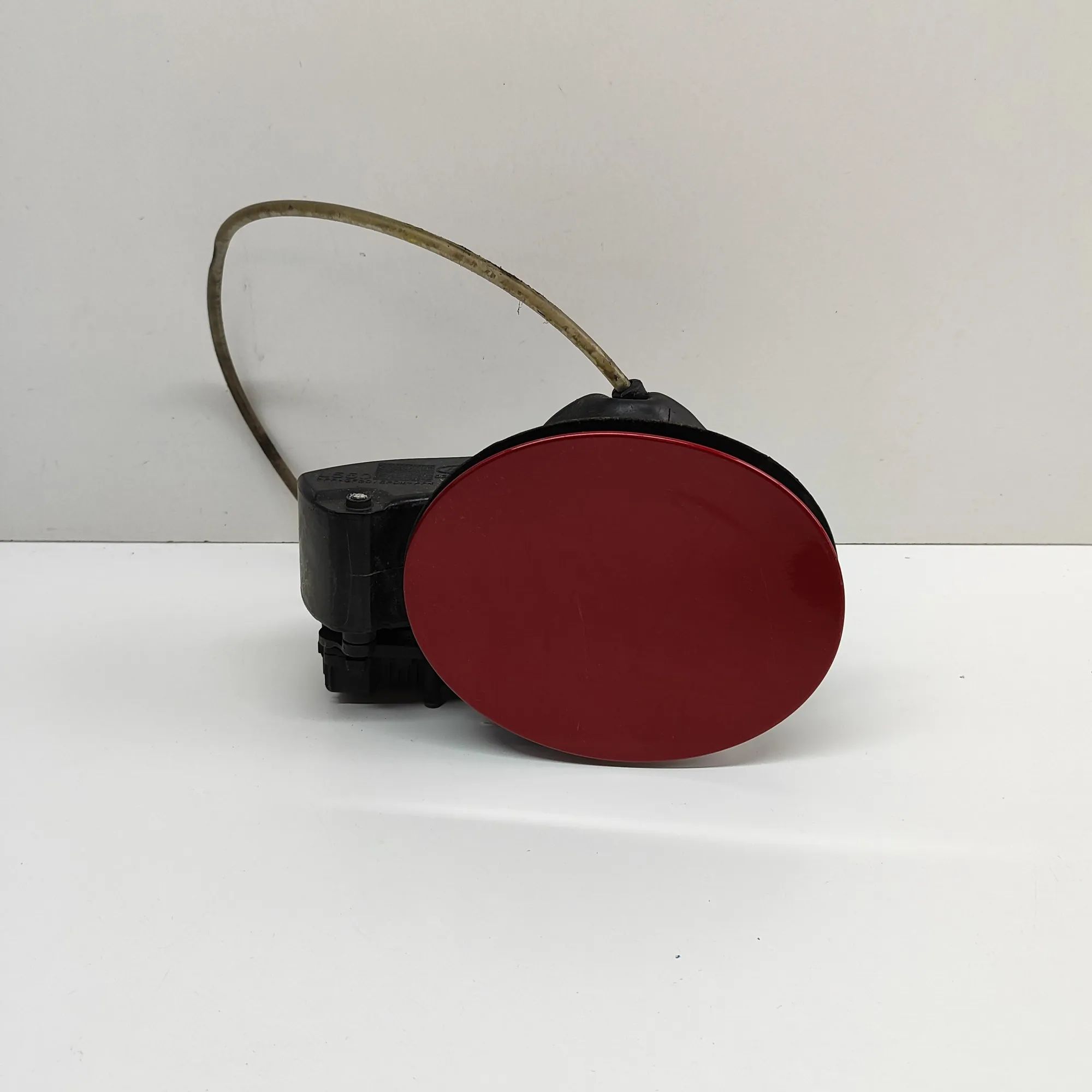 Land Rover Discovery Sport Fuel Tank Flap Cap Fuel Tank Flap Cap — LAND ROVER DISCOVERY SPORT...