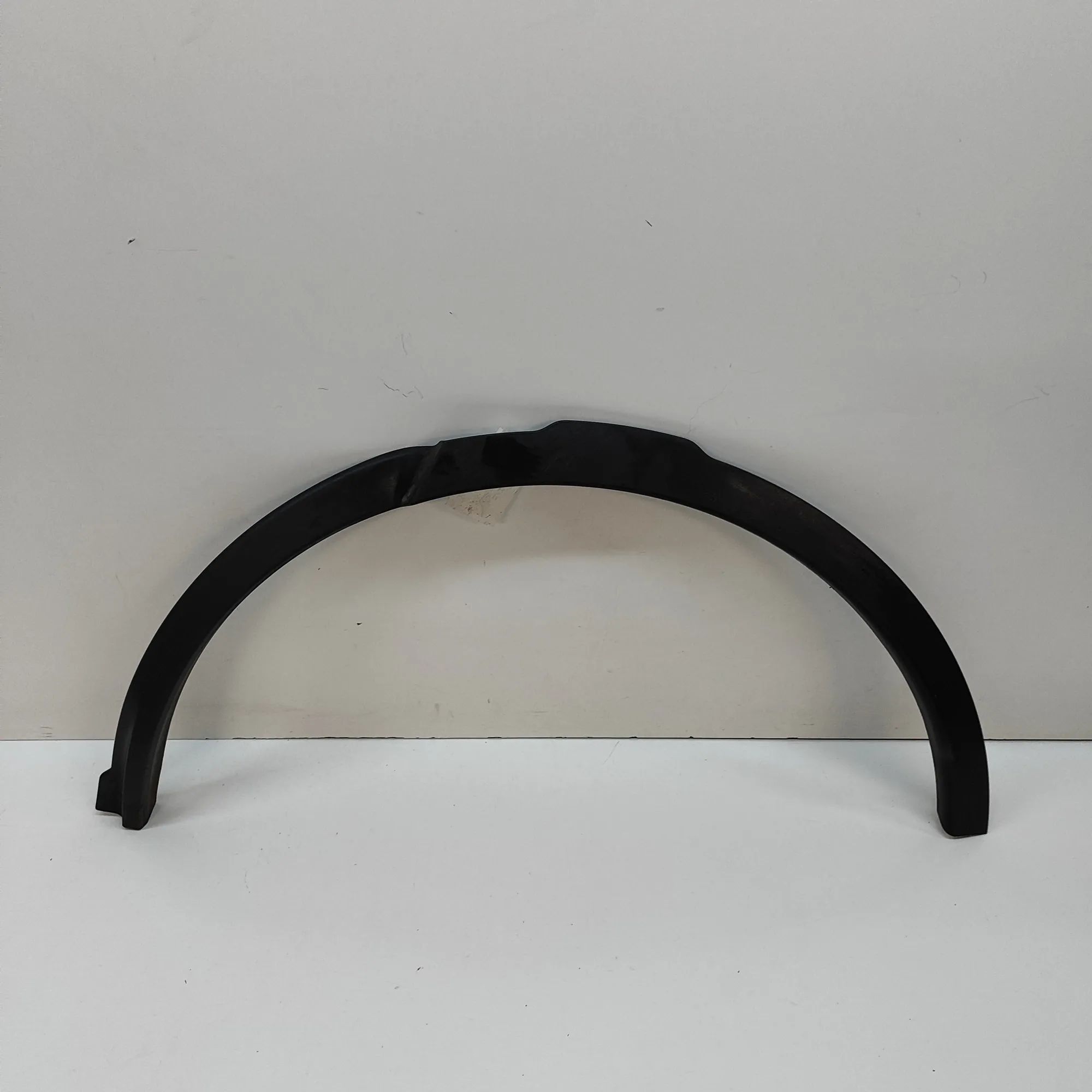 Land Rover Discovery Sport Wheel arch trim — rear left Wheel arch trim — rear left — LAND ROVER DISCOV...