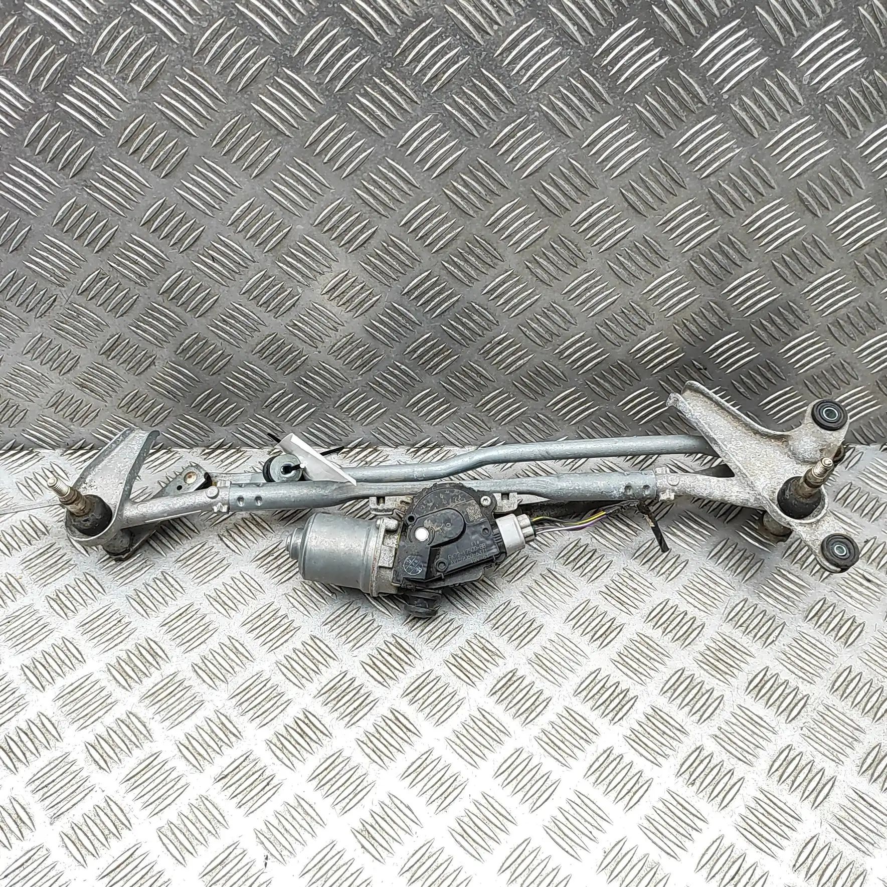 Land Rover Discovery Sport Front Windshield Wiper Mechanism Front Windshield Wiper Mechanism — LAND ROVER D...