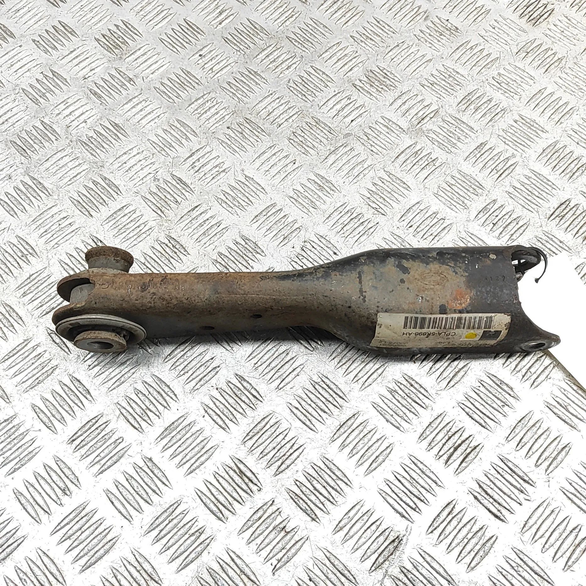 Land Rover Discovery Control arm — rear right Control arm — rear right — LAND ROVER DISCOVERY...