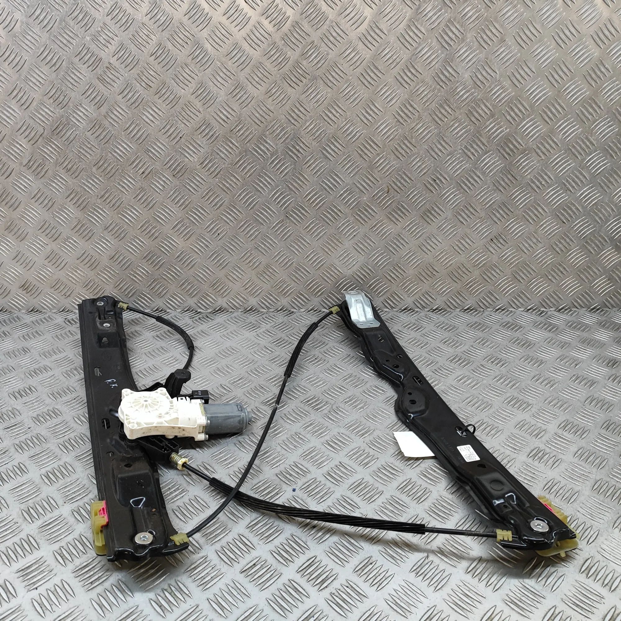 Land Rover Discovery Sport Front Left Door Window Regulator Front Left Door Window Regulator — LAND ROVER D...