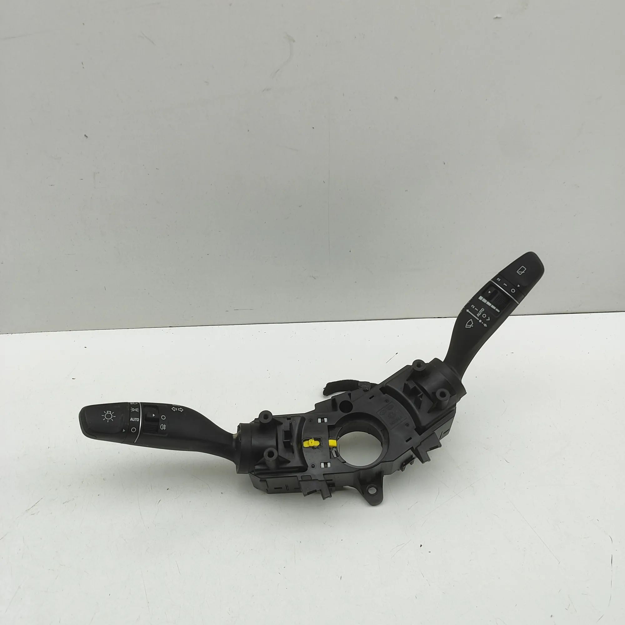 Hyundai Kona Indicator Wiper Stalk Switch Indicator Wiper Stalk Switch — HYUNDAI KONA (20...