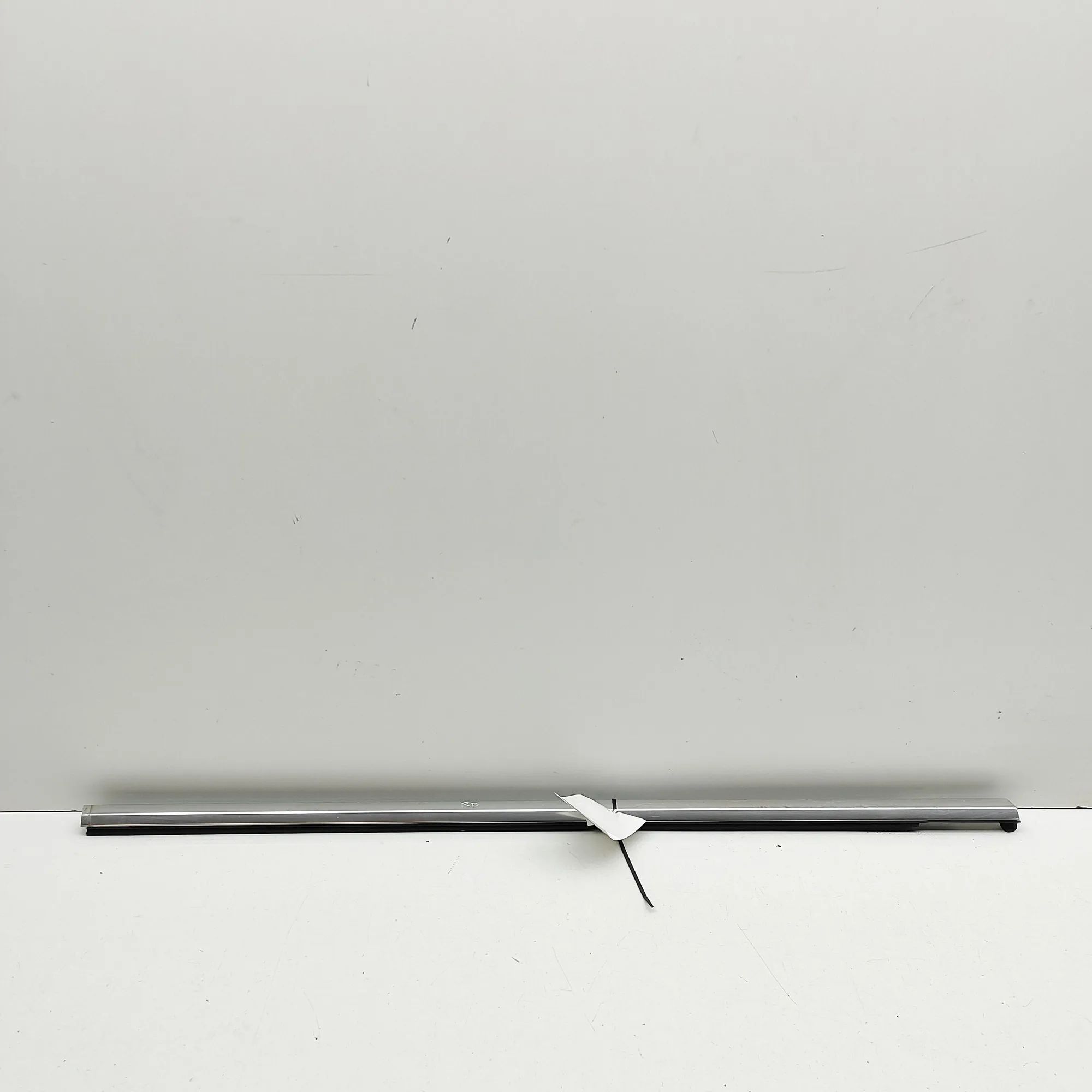 Audi e-tron Door window moulding — front — right Door window moulding — front — right — AUDI E-T...