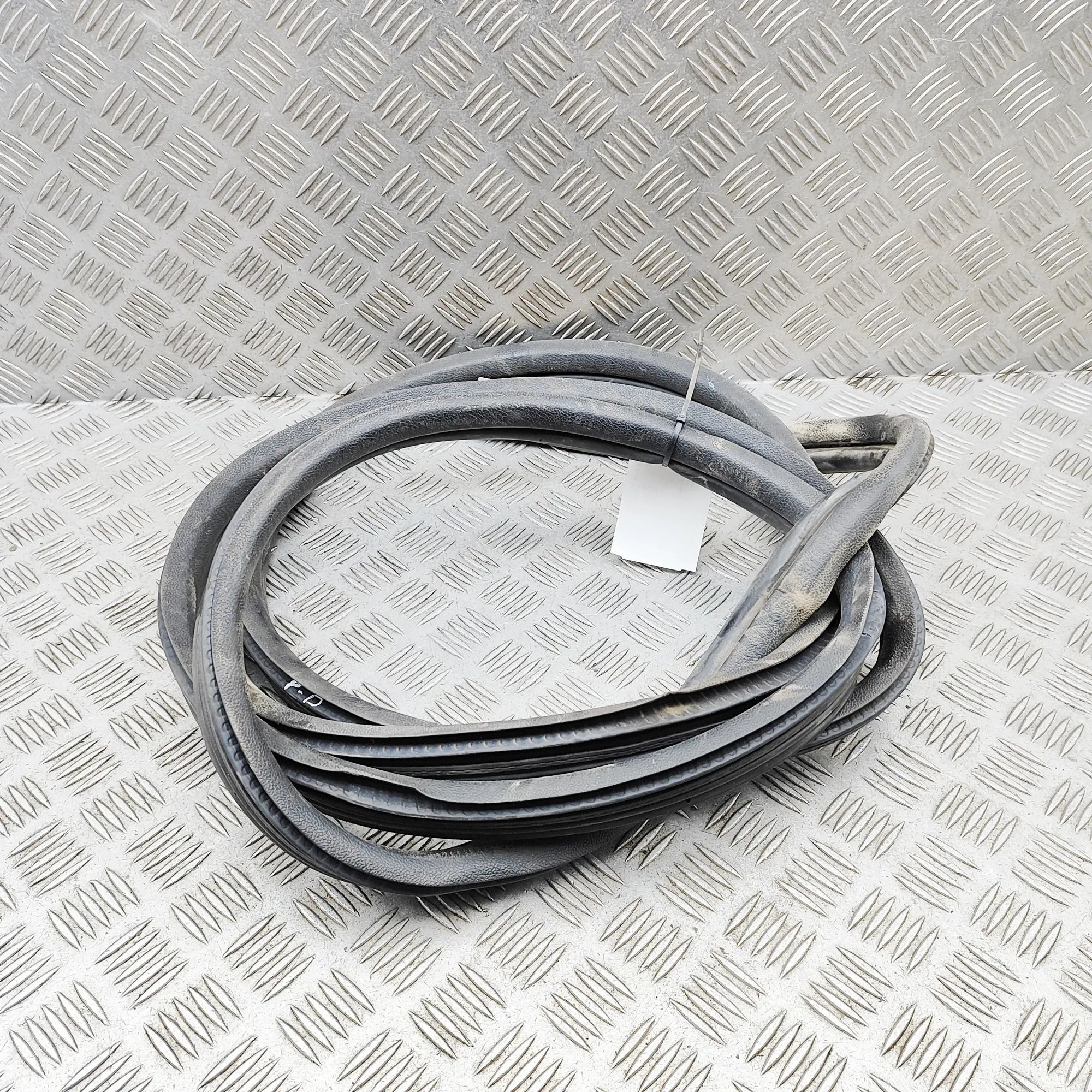Iveco Daily Door rubber seal — front right Door rubber seal — front right — IVECO DAILY (V...