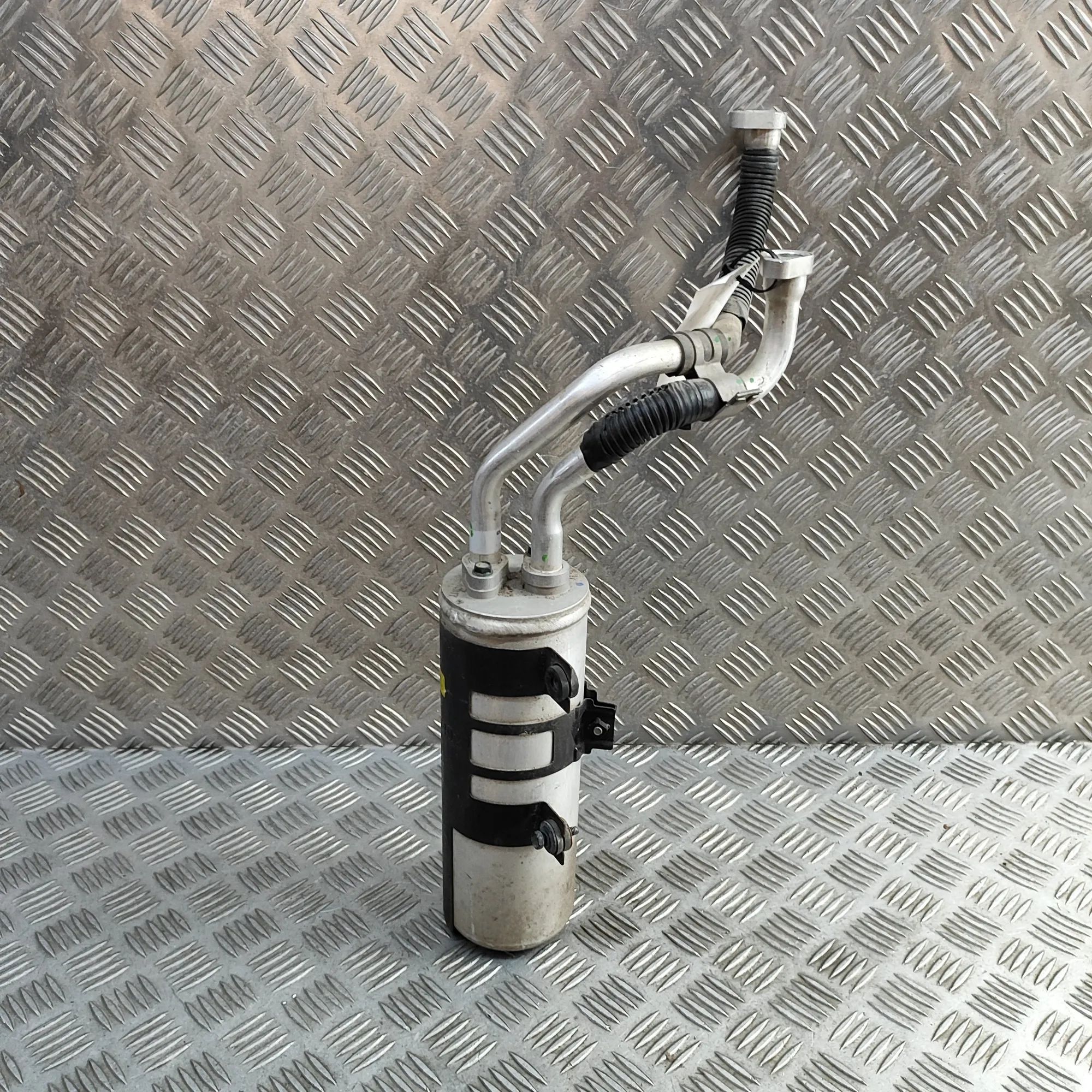 Nissan Leaf Air-conditioning receiver-drier Air-conditioning receiver-drier — NISSAN LEAF (...