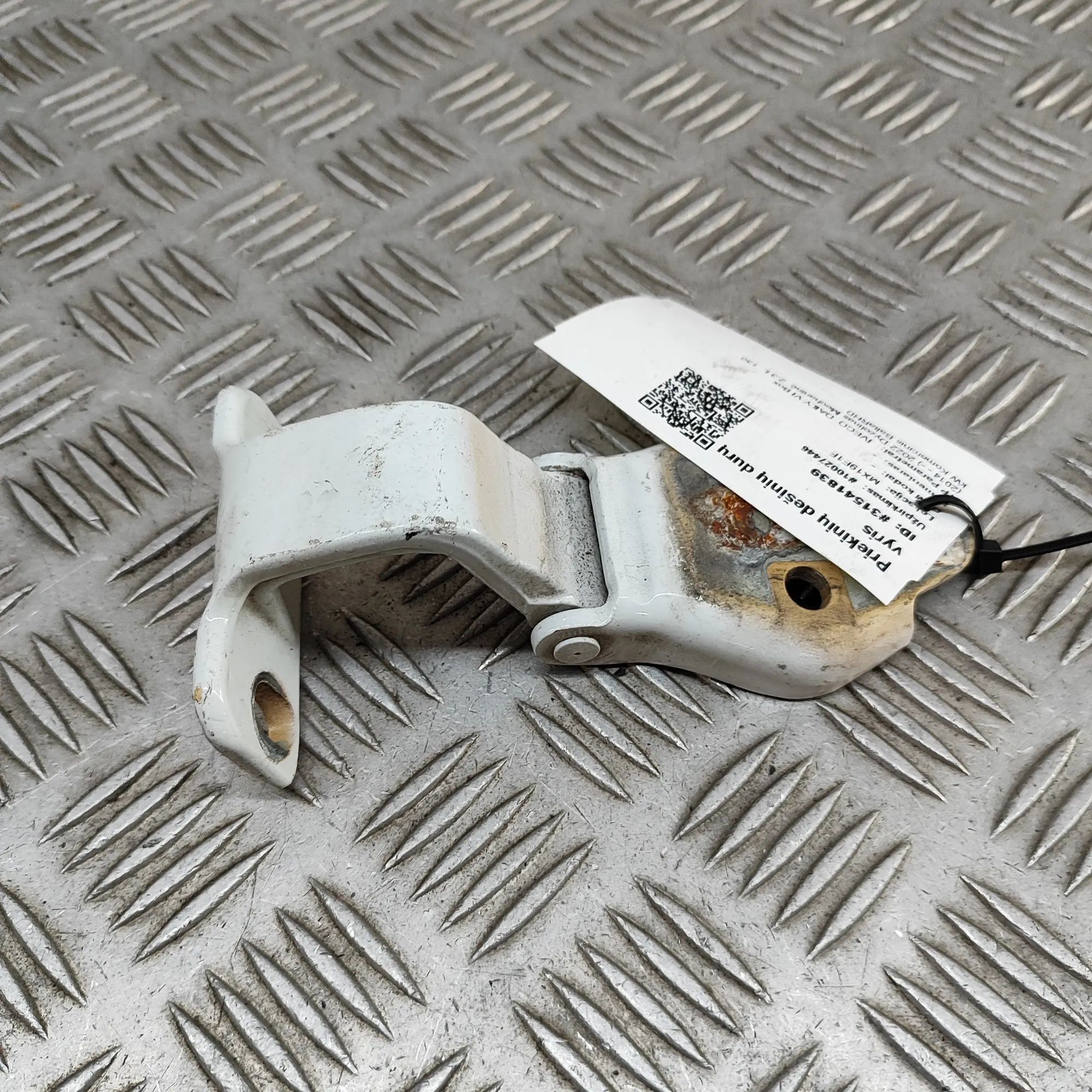 Iveco Daily Door hinge — front right Door hinge — front right — IVECO DAILY (VI Box)...