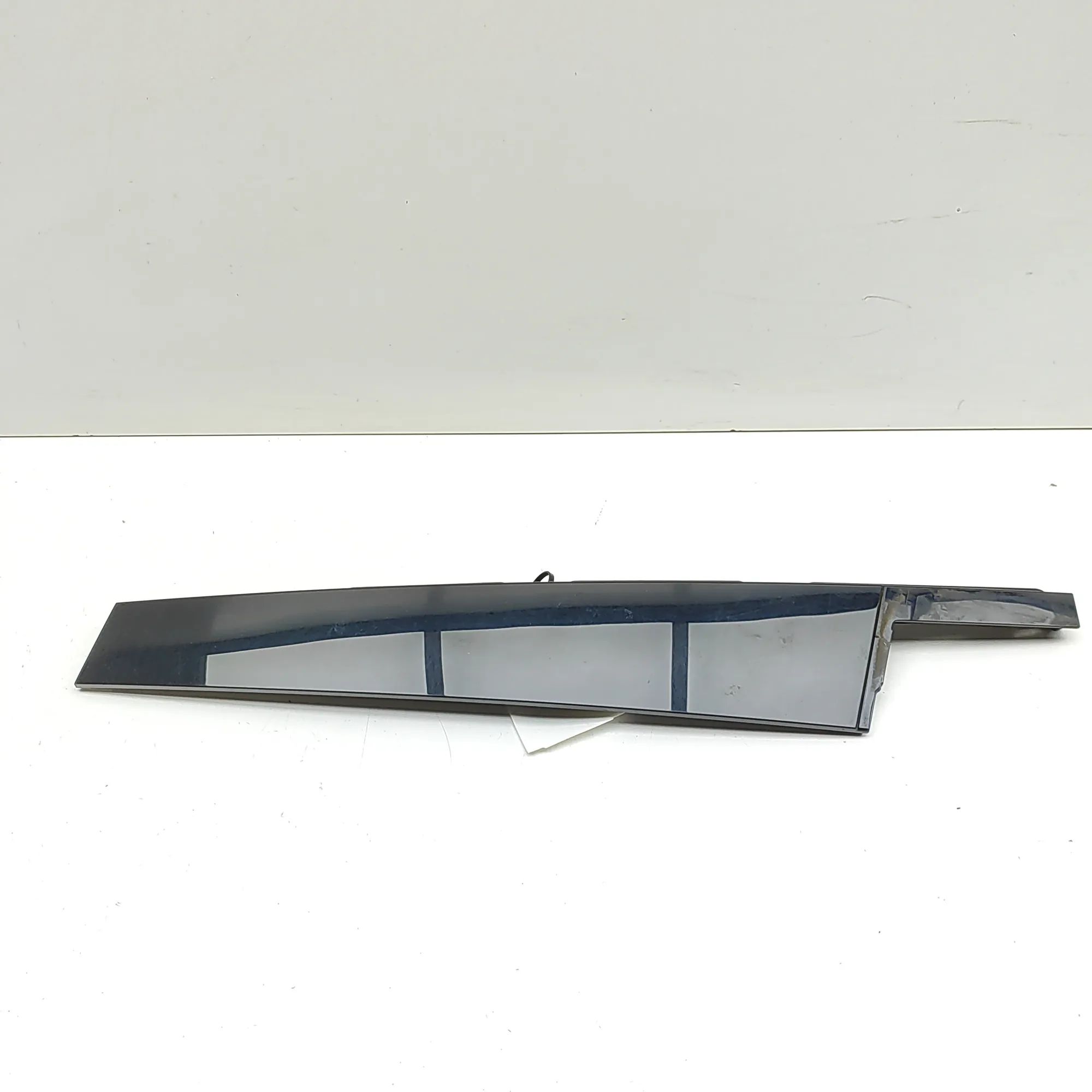 Volkswagen Touareg Vertical door trim — front right Vertical door trim — front right — VW TOUAREG (...