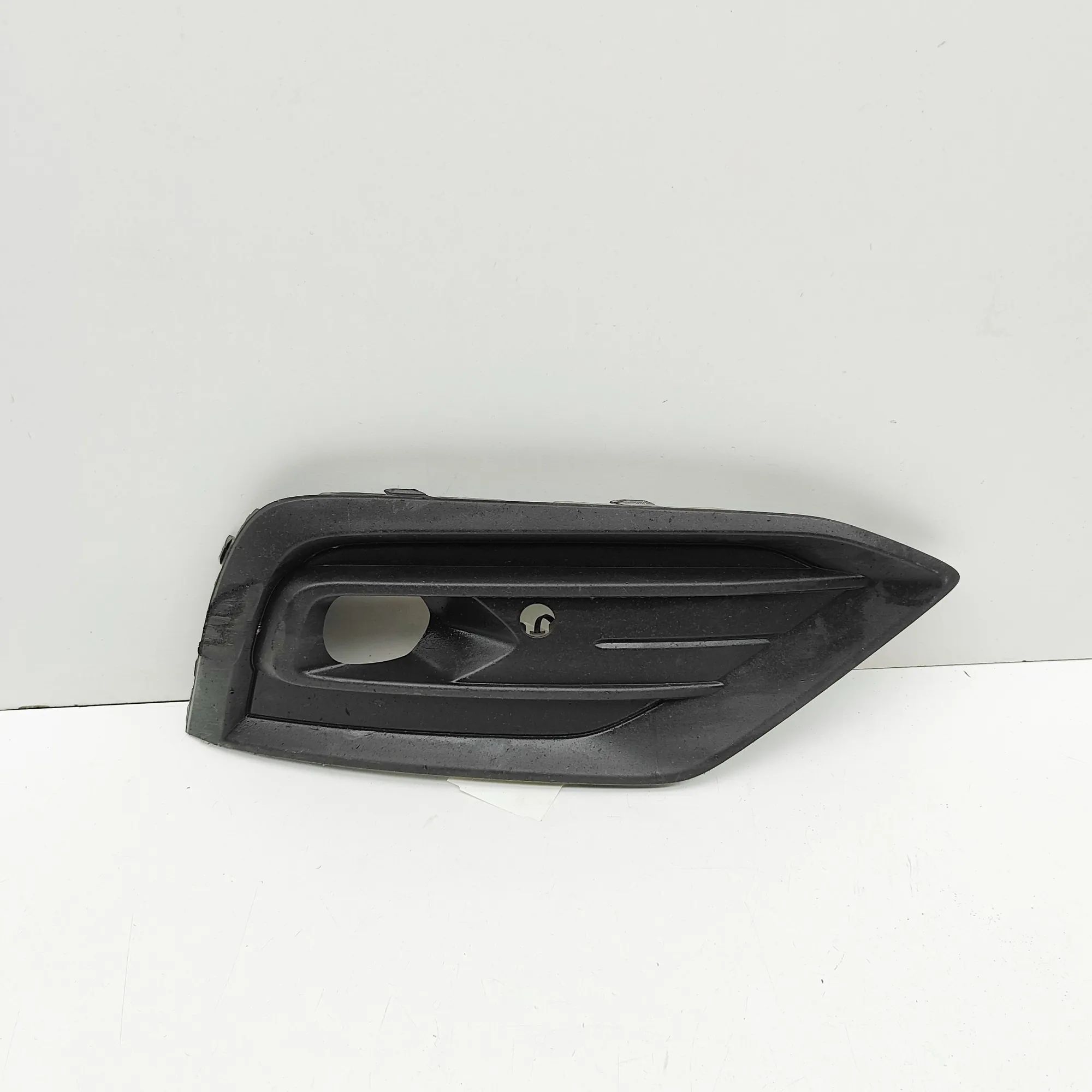 Volvo V60 Front Right Grill Front Right Grill — VOLVO V60 (II 225, 227) (20...