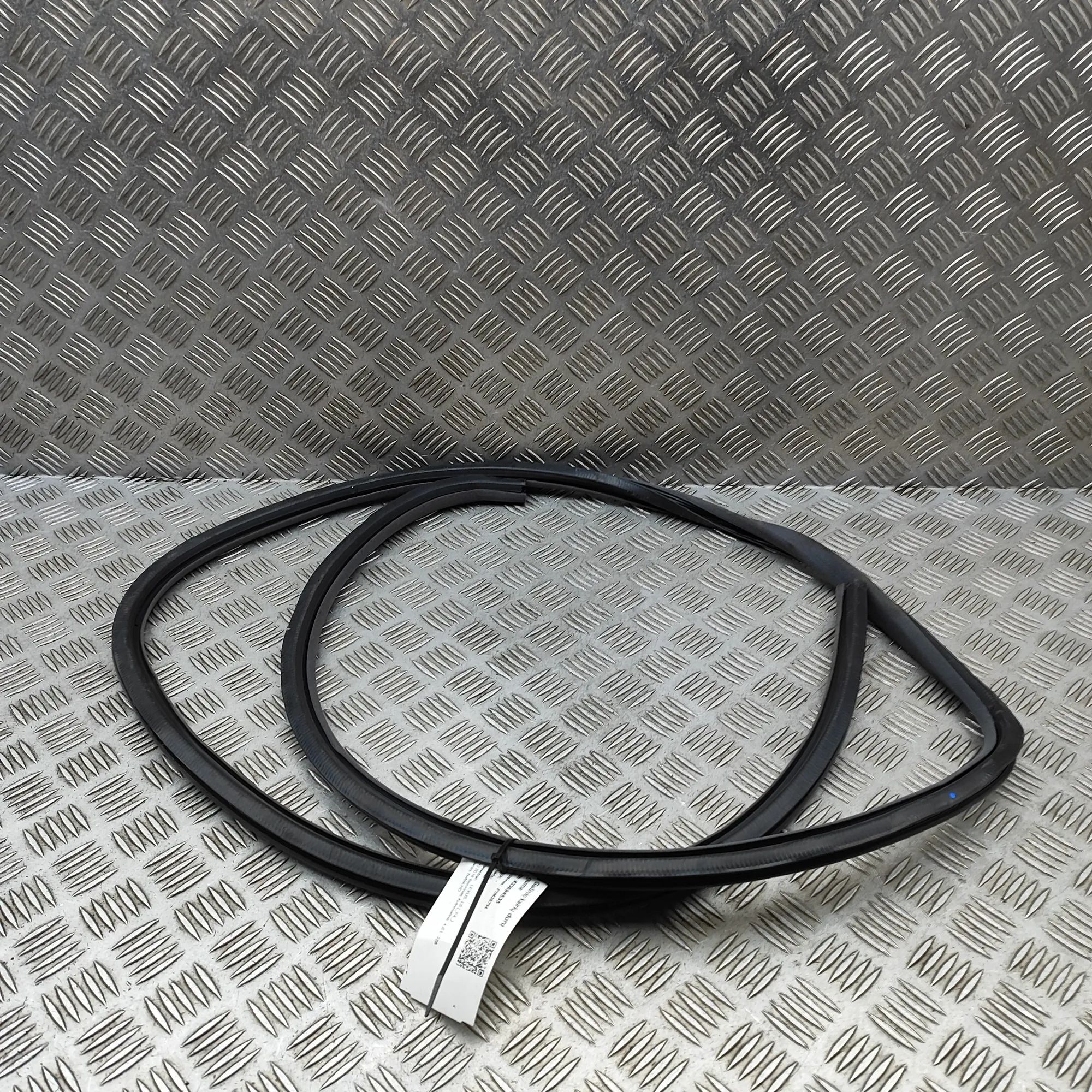 Lexus LS Door rubber seal — rear left Door rubber seal — rear left — LEXUS LS (_F4_) ...