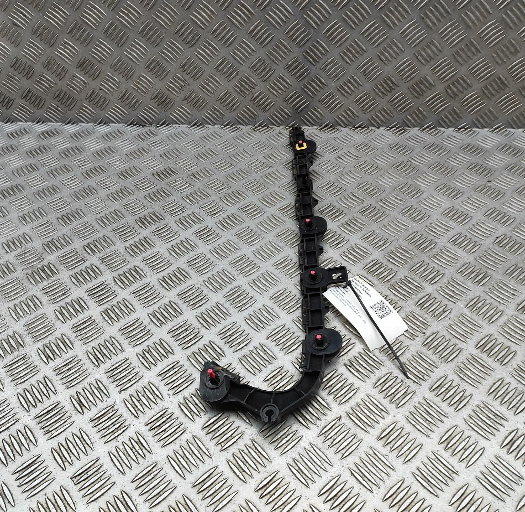 Lexus LS Rear Left Bumper Bracket Rear Left Bumper Bracket — LEXUS LS (_F4_) (200...
