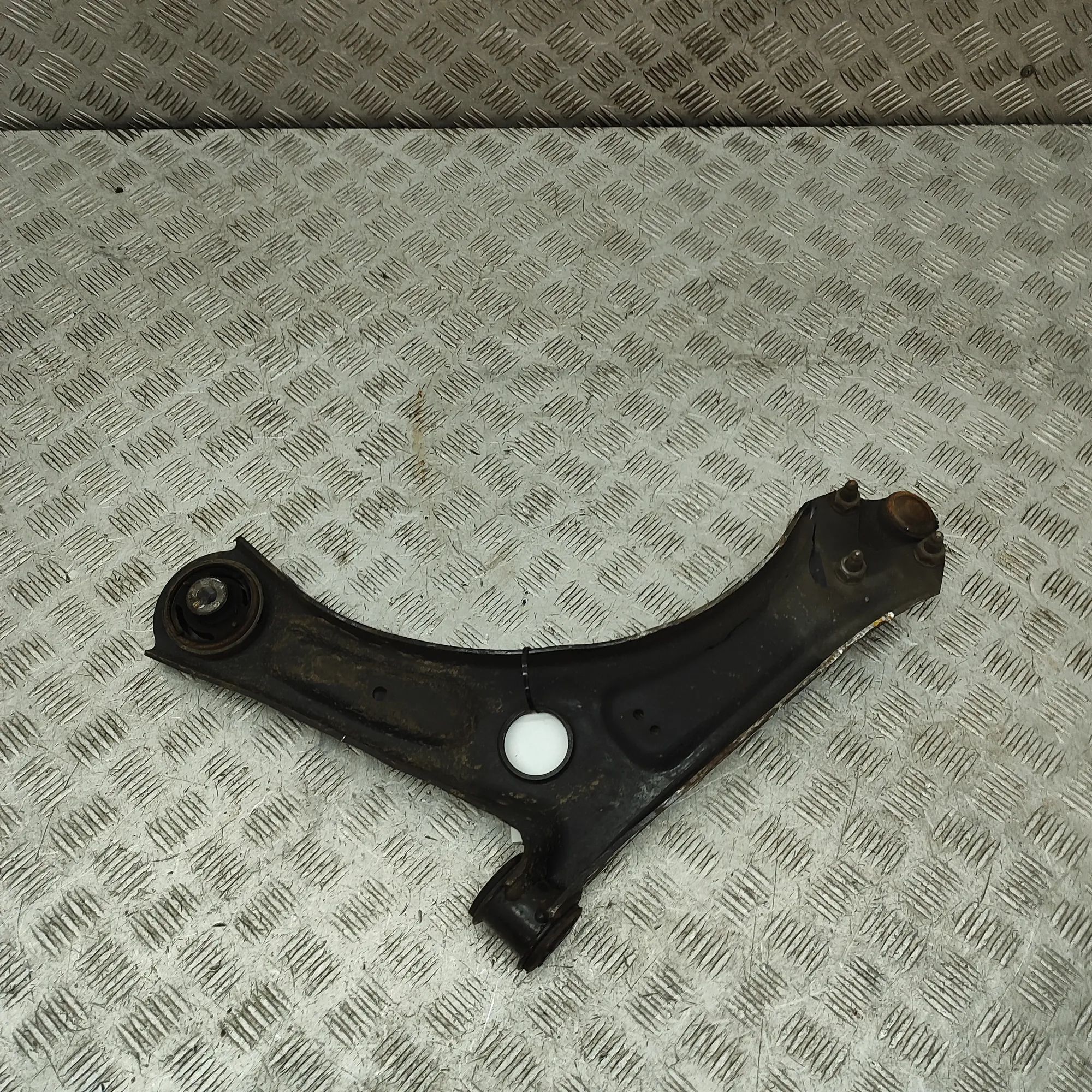 Skoda Yeti Front Right Lower Control Arm Front Right Lower Control Arm — SKODA YETI (5L)...