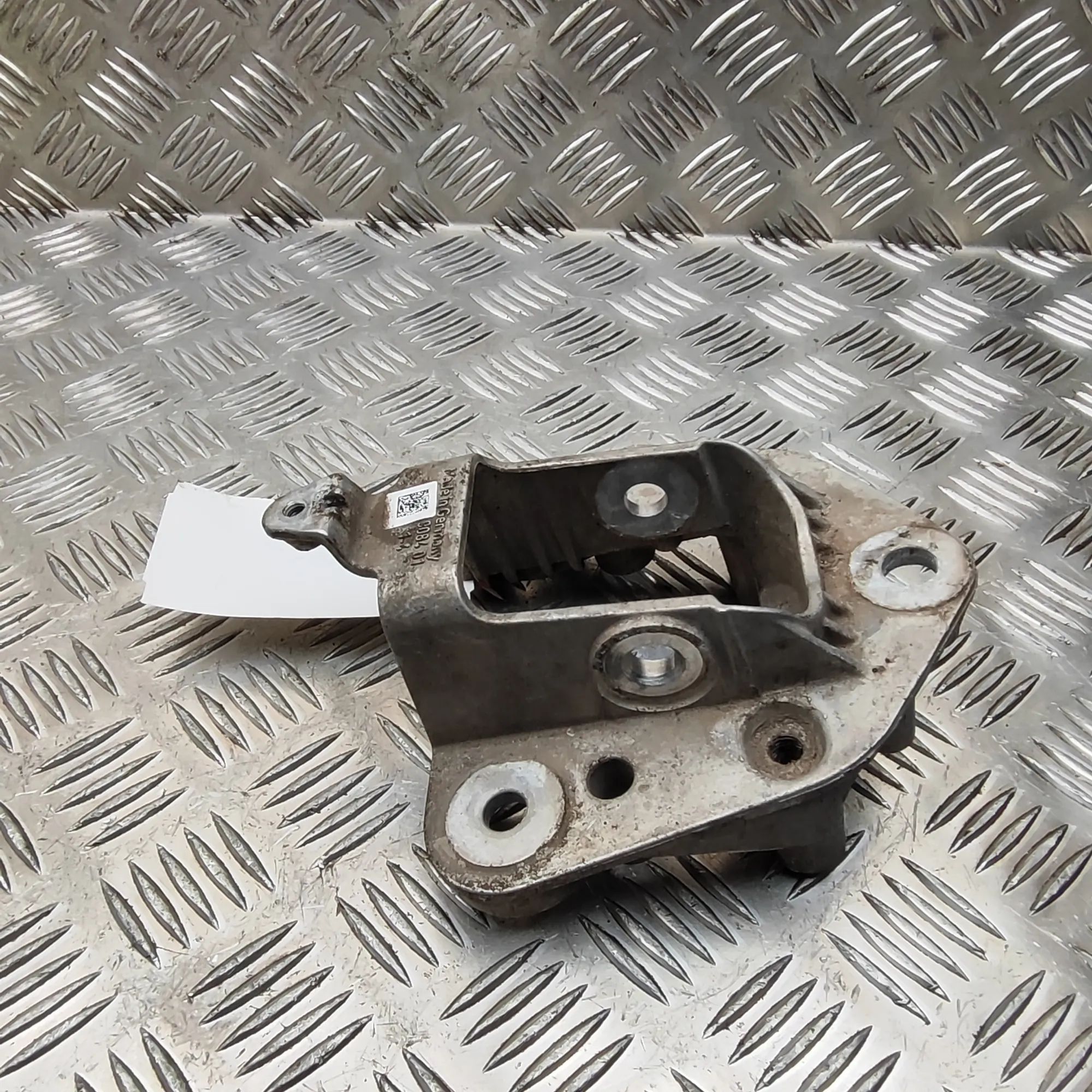 Porsche 911 (991) Bracket Bracket — PORSCHE 911 (991) (2011-2020) — 99133...