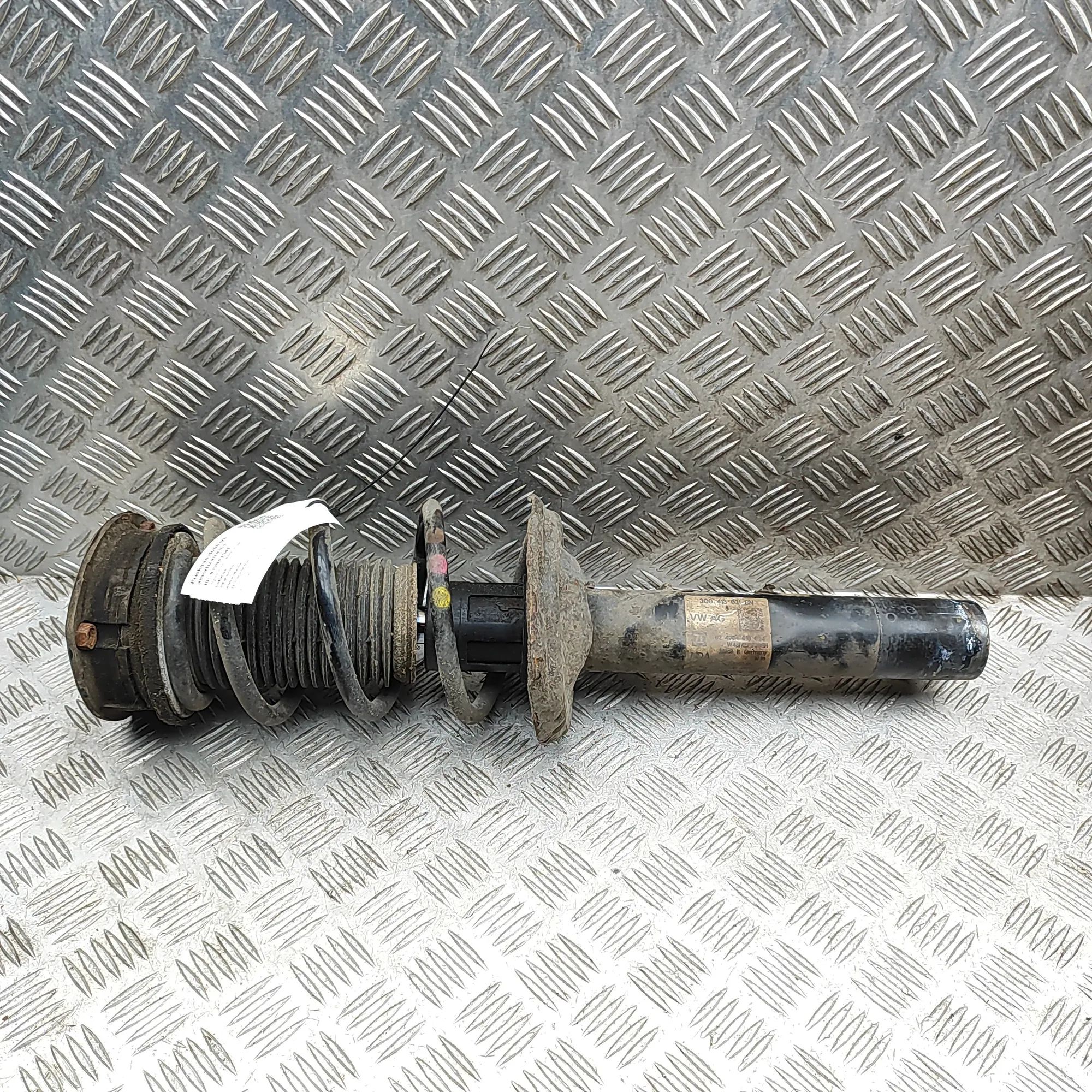 Volkswagen Passat (B8) Shock absorber — front right Shock absorber — front right — VW PASSAT (B8 3G...