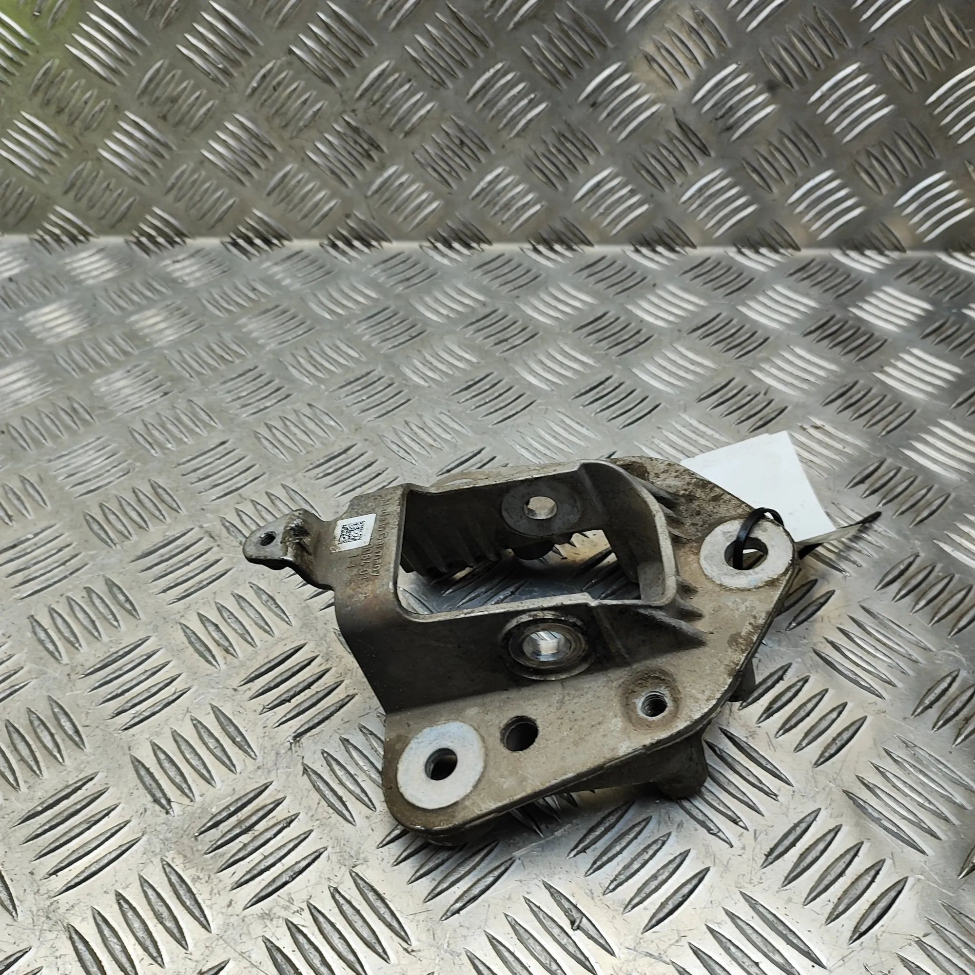 Porsche 911 (991) Bracket Bracket — PORSCHE 911 (991) (2011-2020) — 99133...