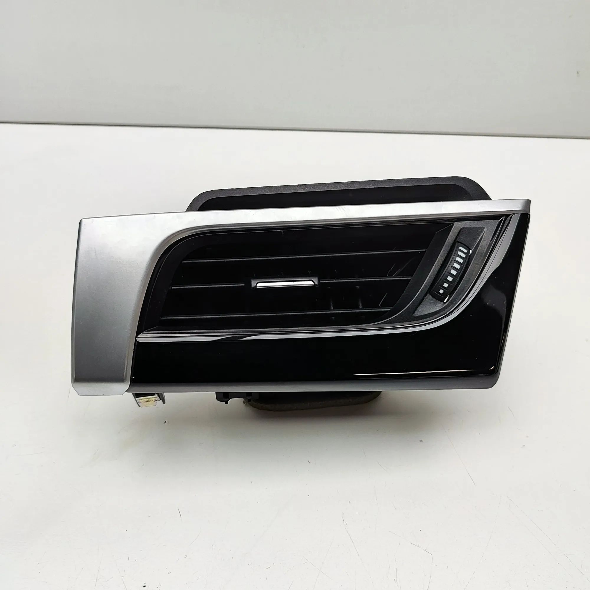BMW X2 (F39) Dashboard Air Vents Dashboard Air Vents — BMW X2 (F39) (2018-...) —...