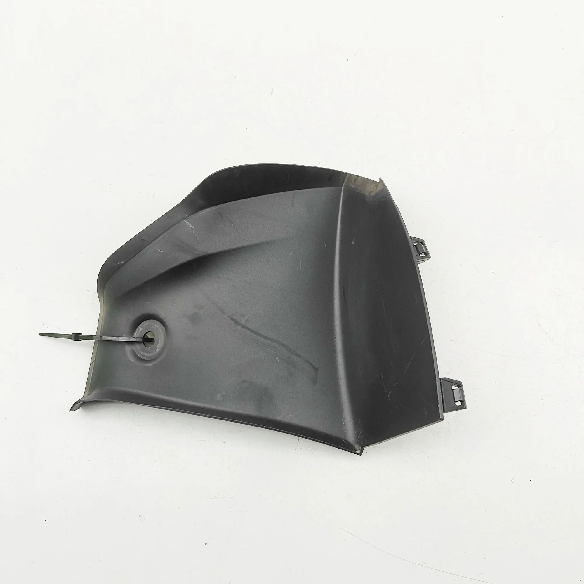 Tesla Model 3 Rear light trim — rear right Rear light trim — rear right — TESLA MODEL 3 (H...