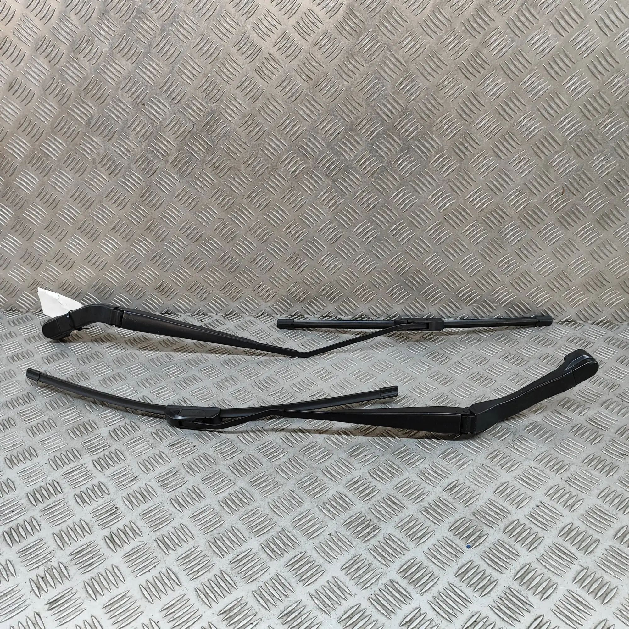 Land Rover Discovery Sport Front Wiper Arms Front Wiper Arms — LAND ROVER DISCOVERY SPORT (...