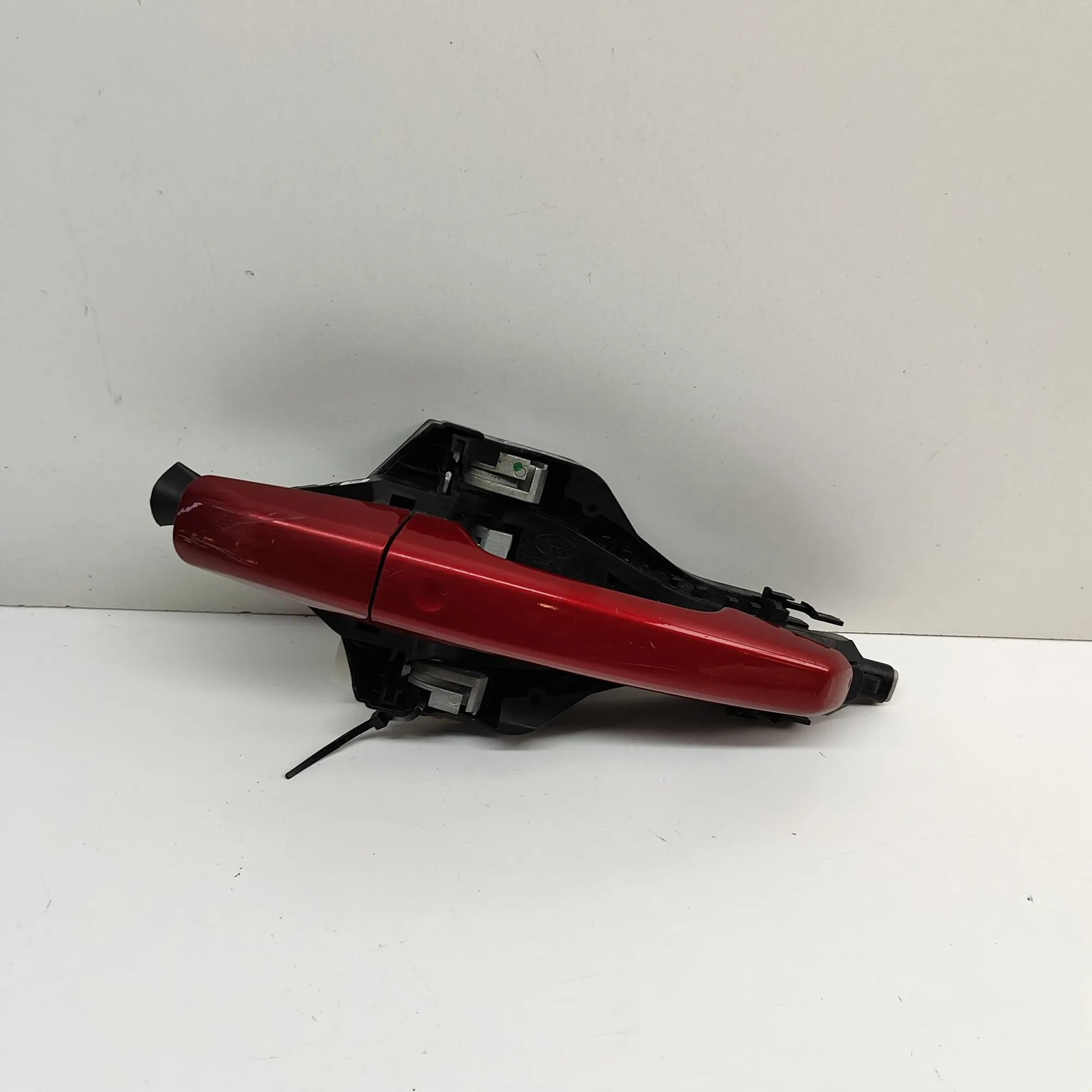 Land Rover Discovery Sport Front Left Door Exterior Handle Front Left Door Exterior Handle — LAND ROVER DI...