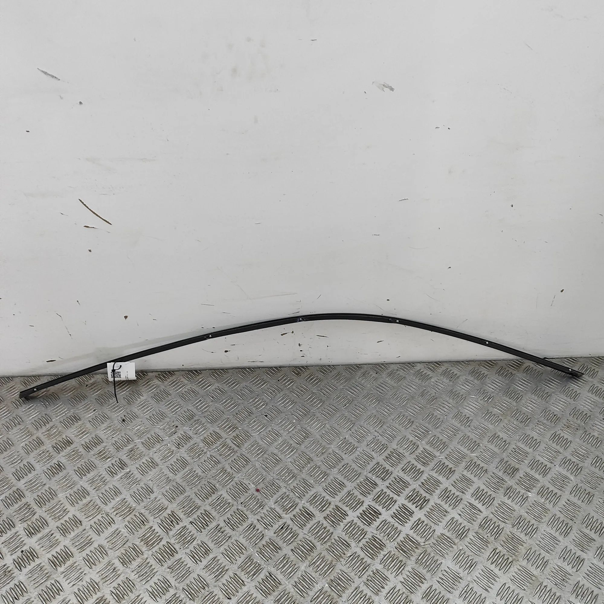 Chevrolet Camaro Left Side Roof Strip Trim Left Side Roof Strip Trim — CHEVROLET CAMARO (2...
