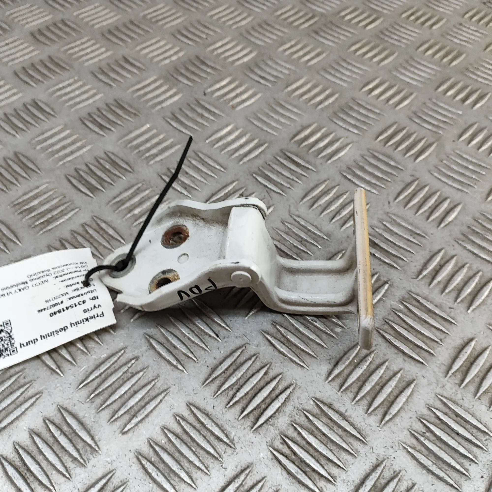 Iveco Daily Door hinge — front right Door hinge — front right — IVECO DAILY (VI Box)...