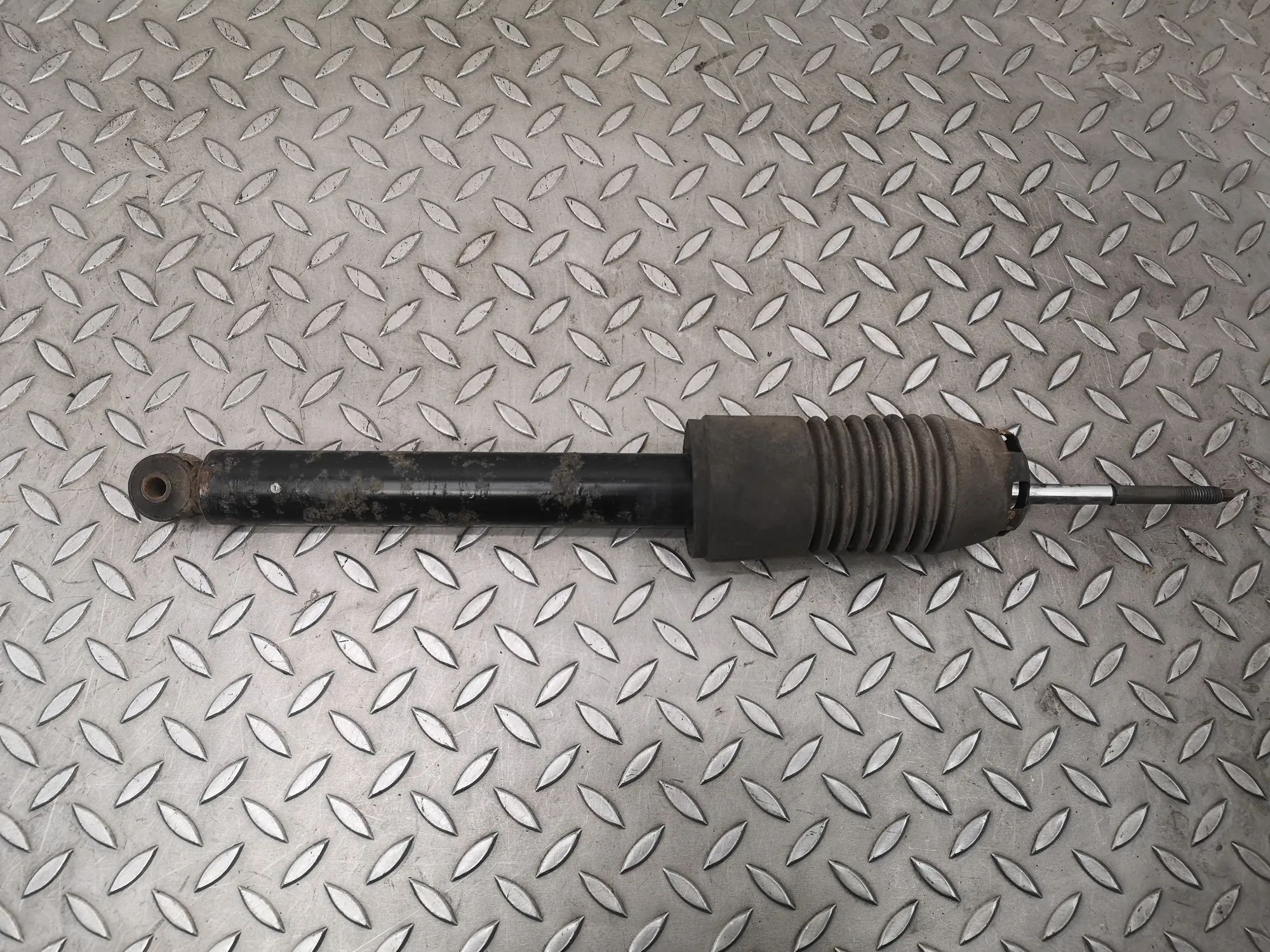 Jaguar XJ (X308) Shock absorber — rear right Shock absorber — rear right — JAGUAR XJ (X308) ...