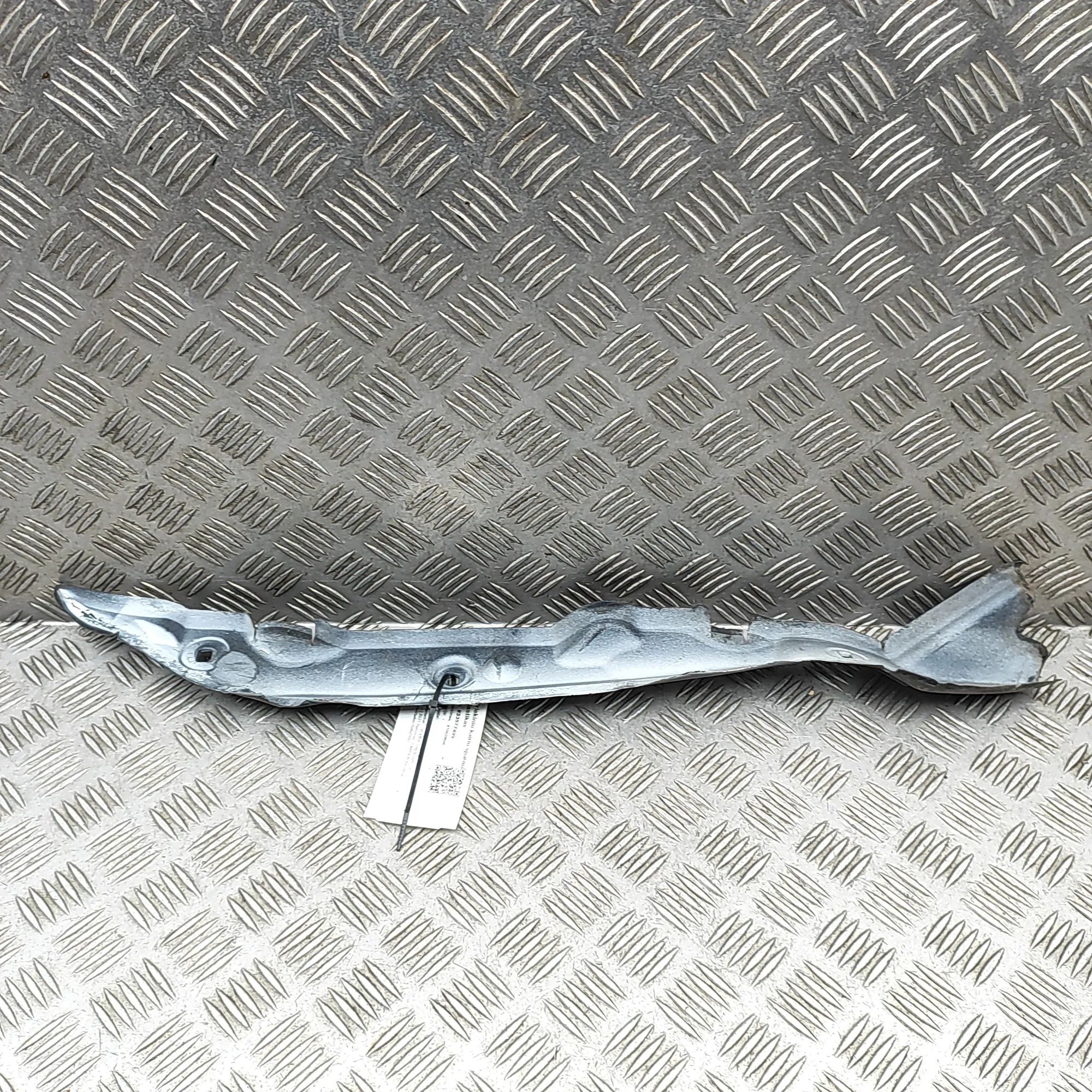 Volvo V60 Plastic fender panel — front left