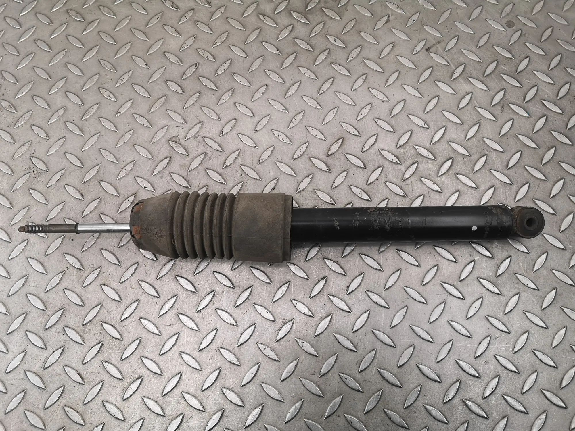 Jaguar XJ (X308) Shock absorber — rear left Shock absorber — rear left — JAGUAR XJ (X308) (...