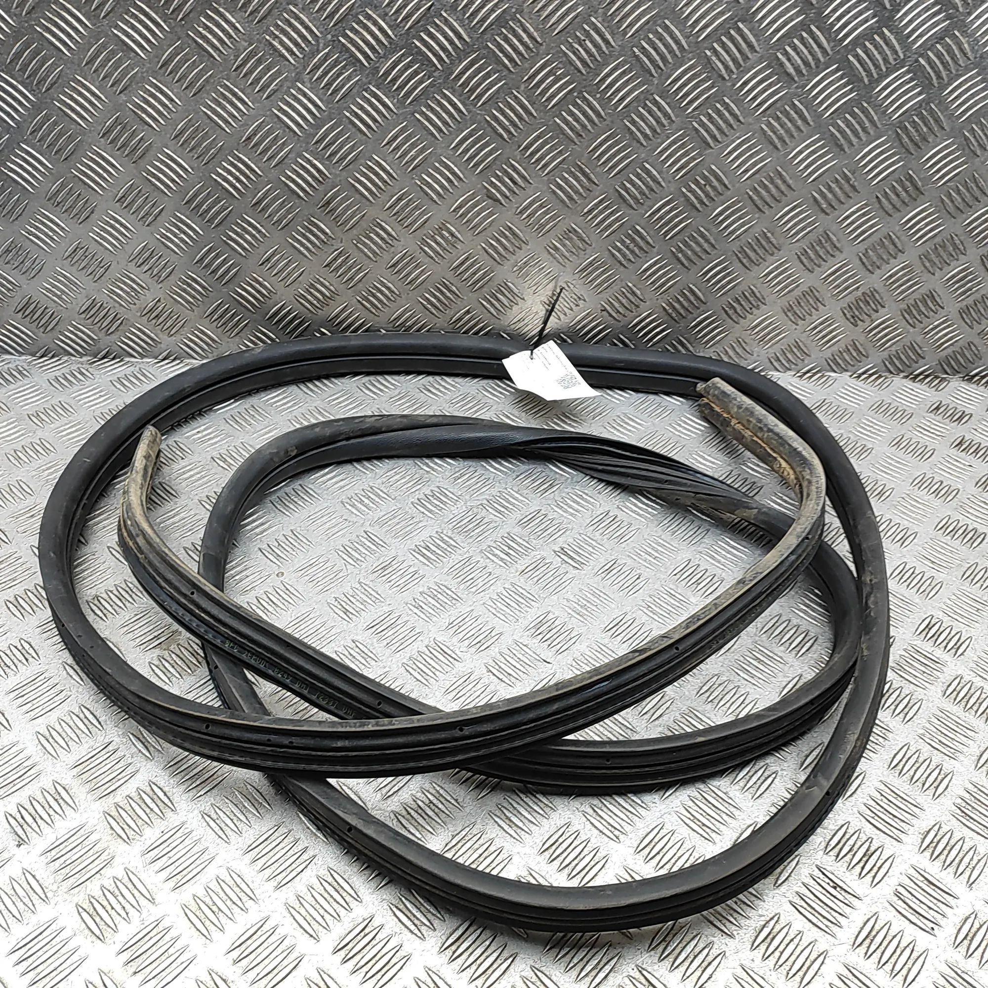 Iveco Daily Door rubber seal — front right Door rubber seal — front right — IVECO DAILY (V...