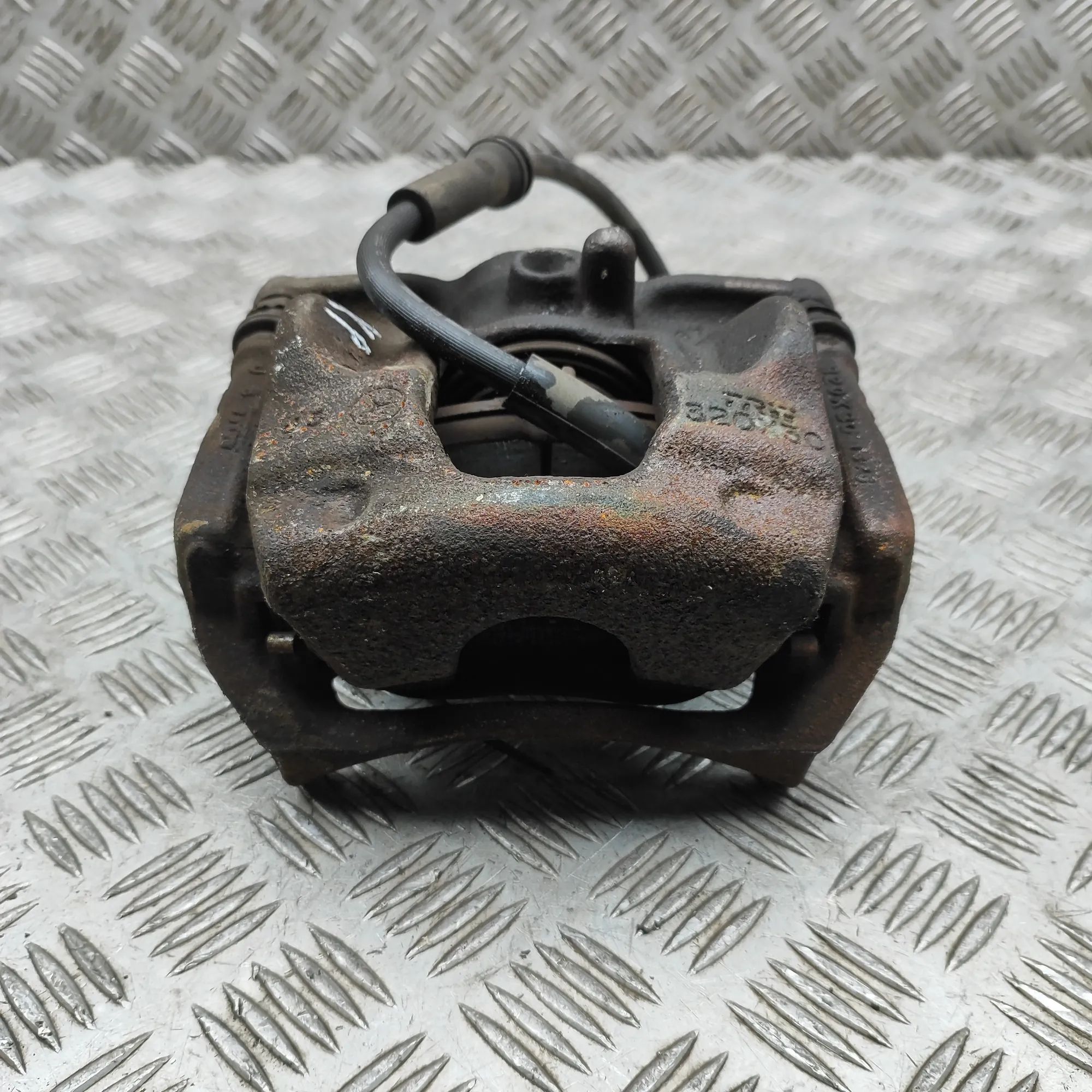 Mercedes-Benz GLA (X156) Brake caliper — front left Brake caliper — front left — MERCEDES BENZ GLA ...