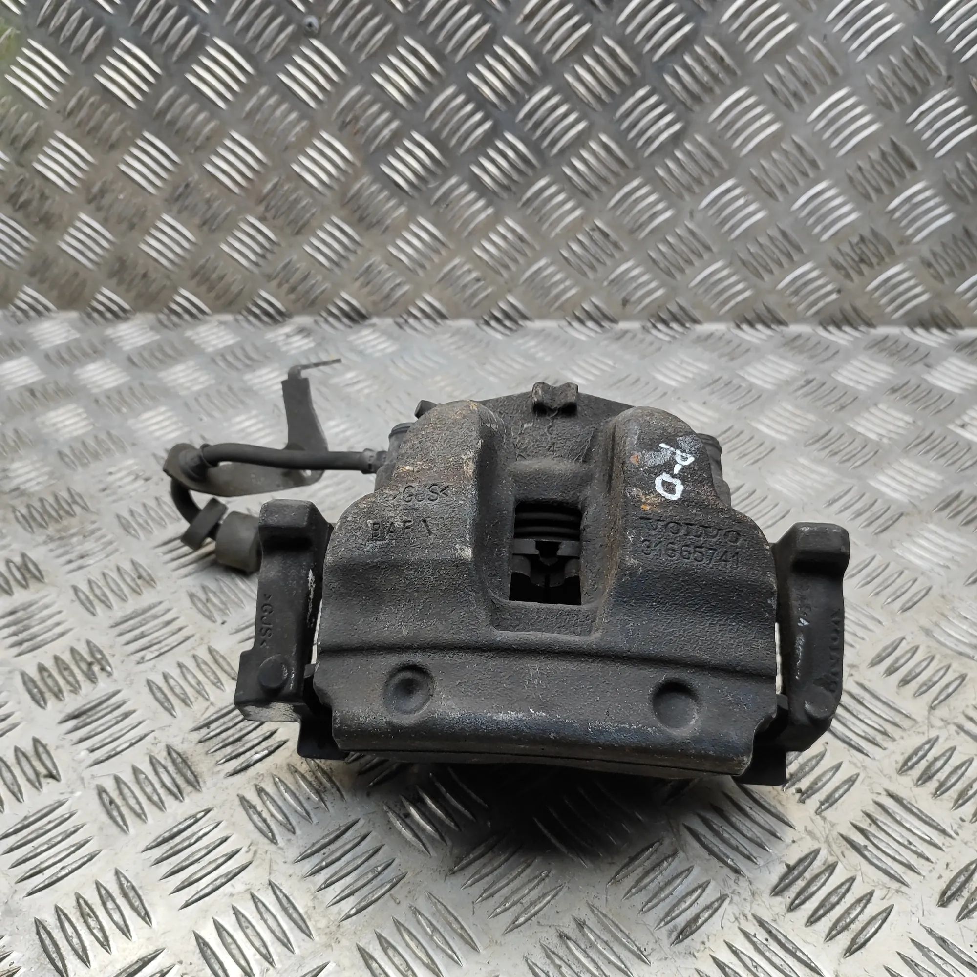 Volvo V60 Brake caliper — front right