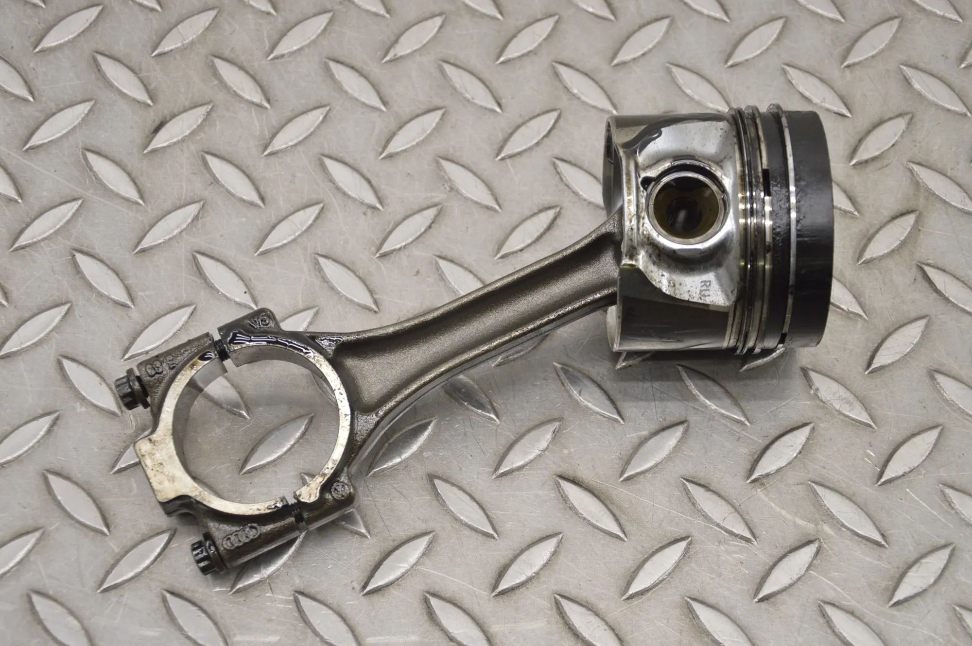 Volkswagen Polo Piston Piston — VW POLO (6R, 6C) (2009-...) — I411174
...