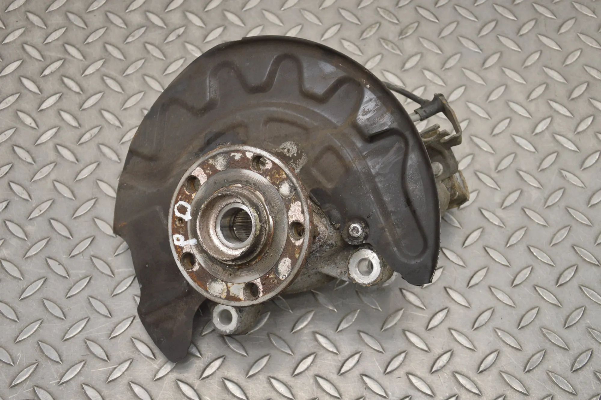 Volkswagen Golf 7 Front Right Wheel Hub Front Right Wheel Hub — VW GOLF (VII 5G1, BQ1, ...