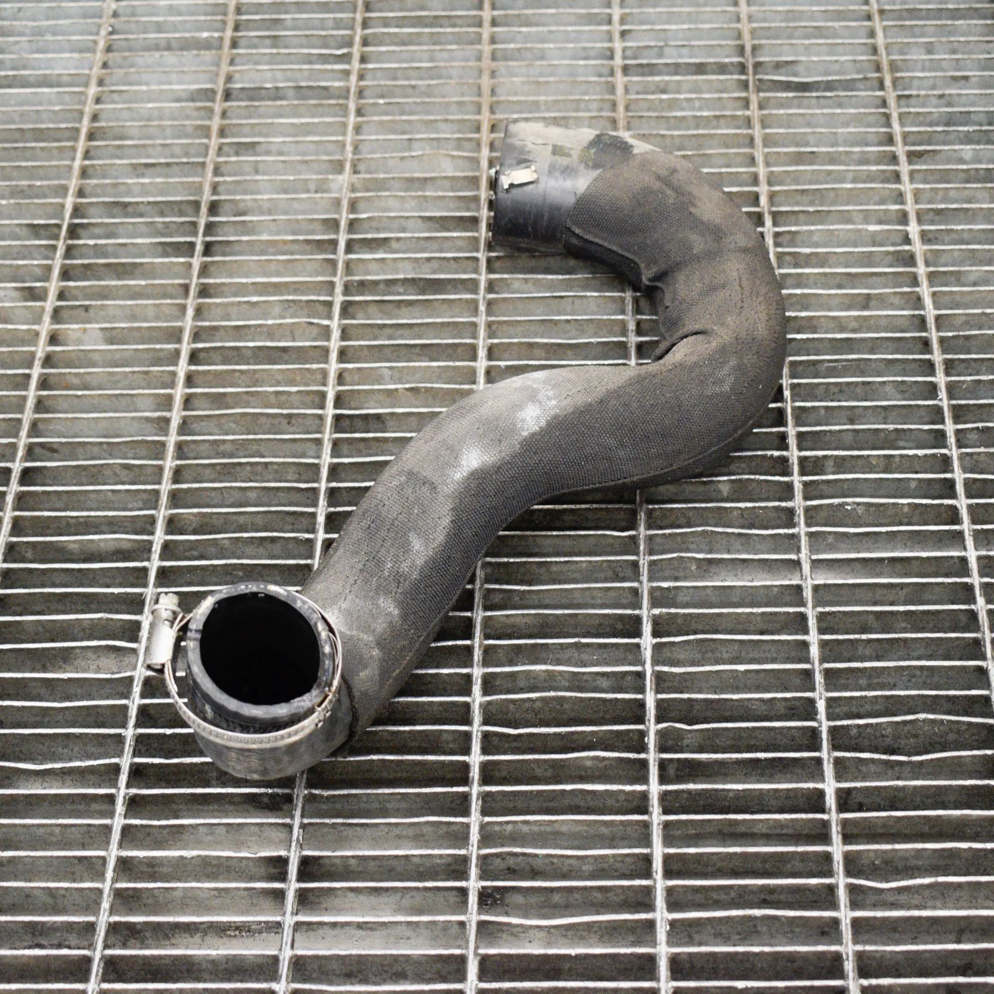 Audi Q5 (8R) Intercooler hose — right Intercooler hose — right — AUDI Q5 (8R) (2008-2...