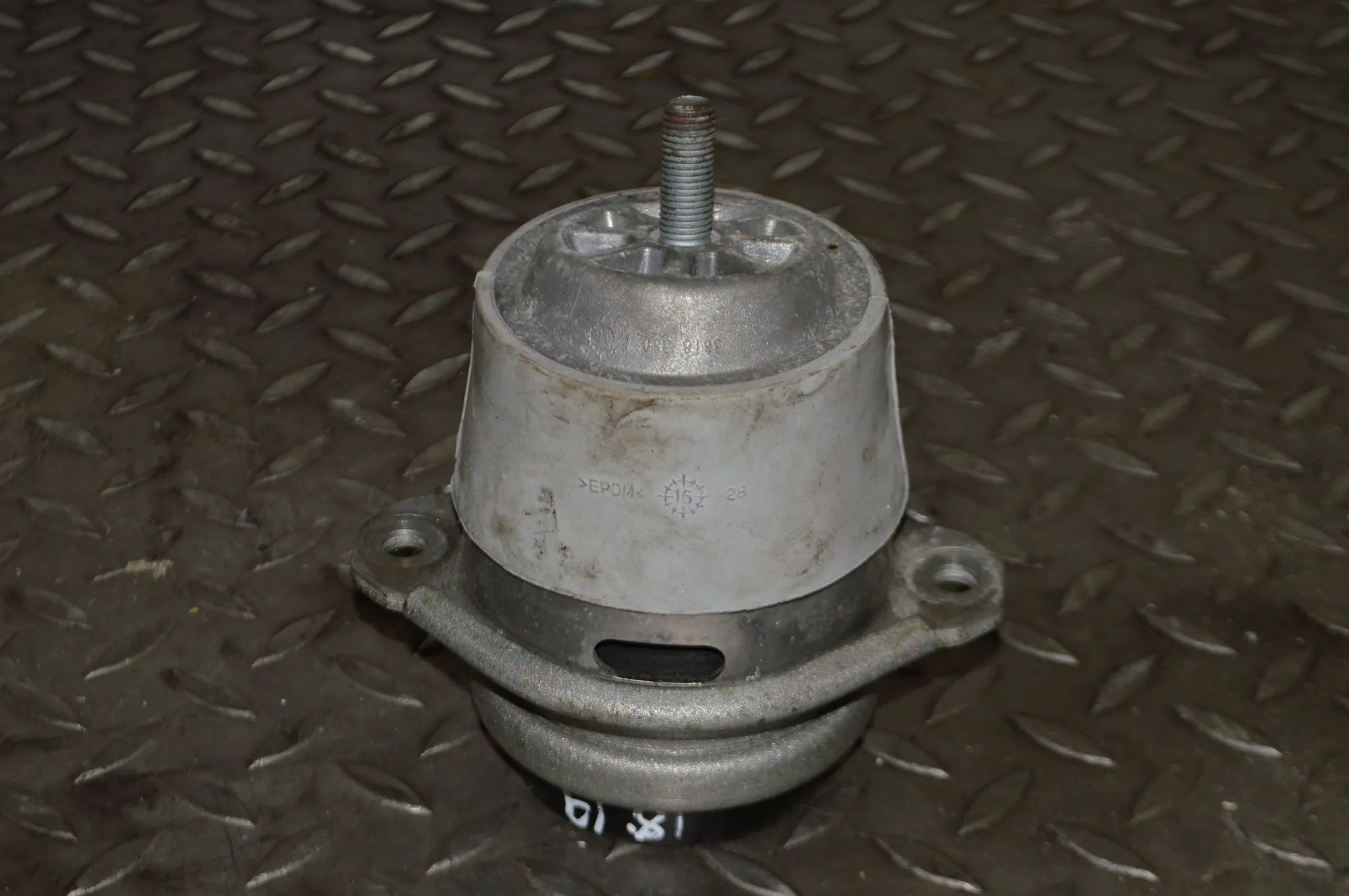 Porsche Cayenne Right Side Engine Mount Right Side Engine Mount — PORSCHE CAYENNE (92A)...
