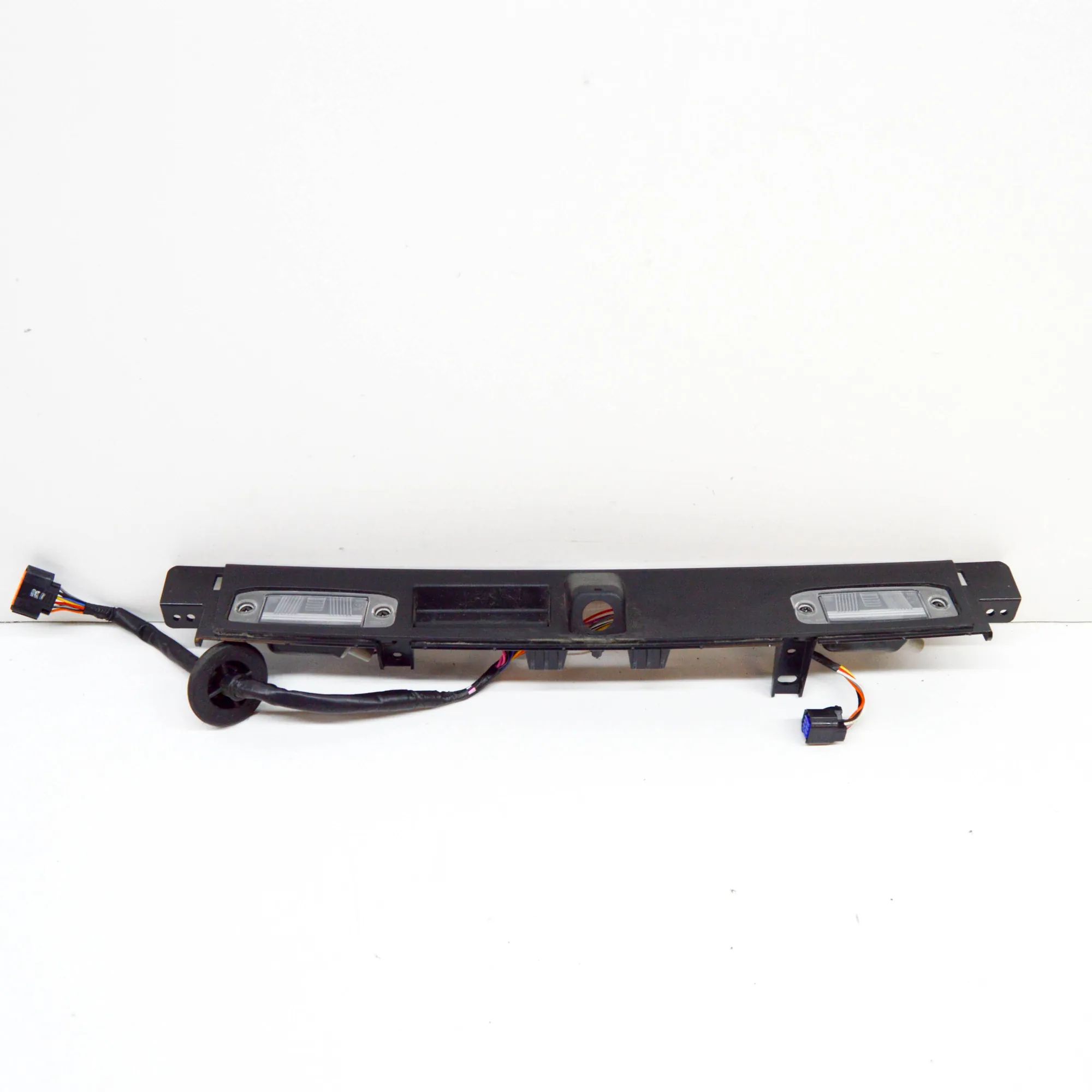 Kia Sportage Number-plate light holder trim Number-plate light holder trim — KIA SPORTAGE (...