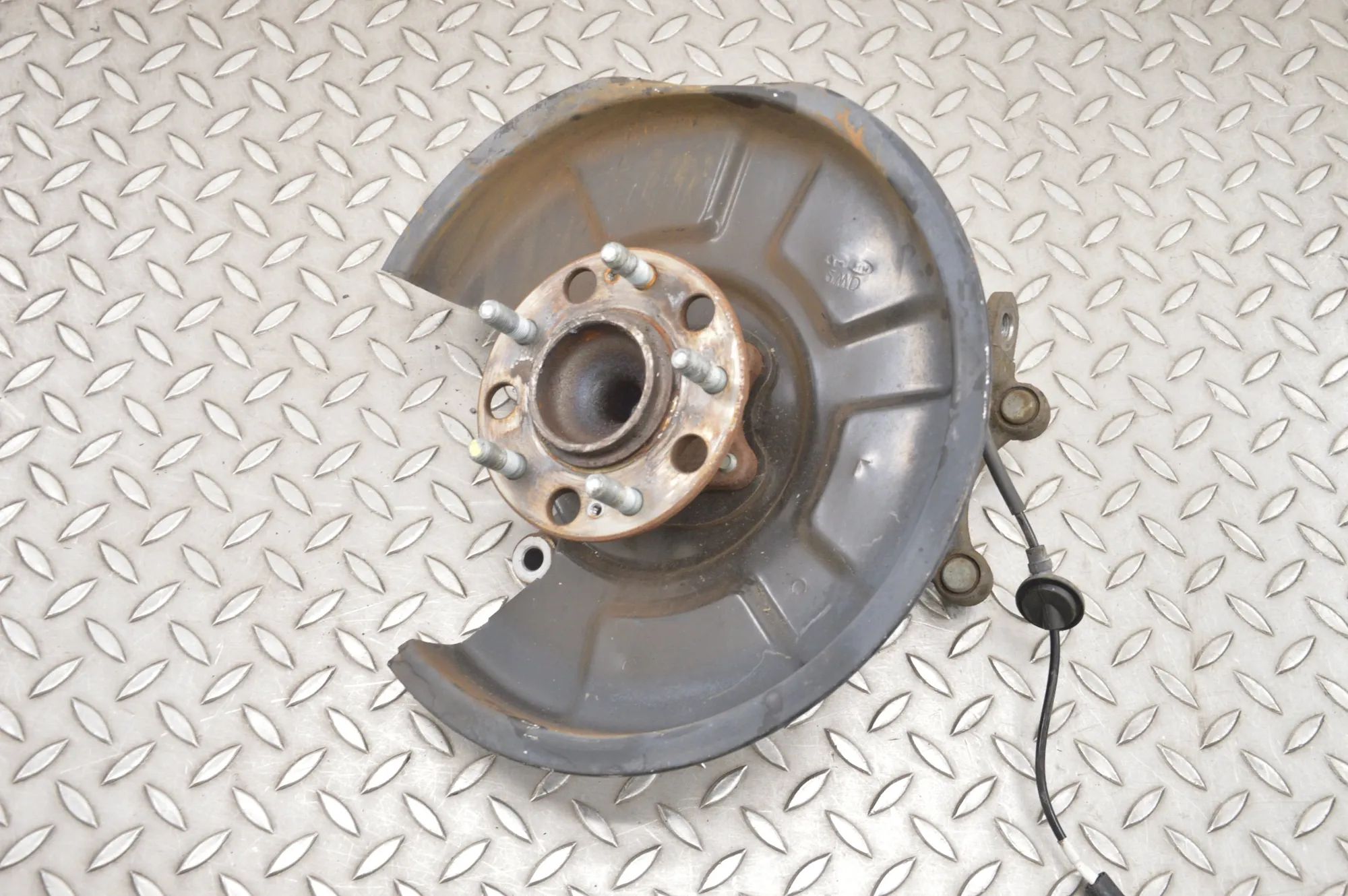 Hyundai Tucson Rear Left Wheel Hub Spindle Rear Left Wheel Hub Spindle — HYUNDAI TUCSON (T...