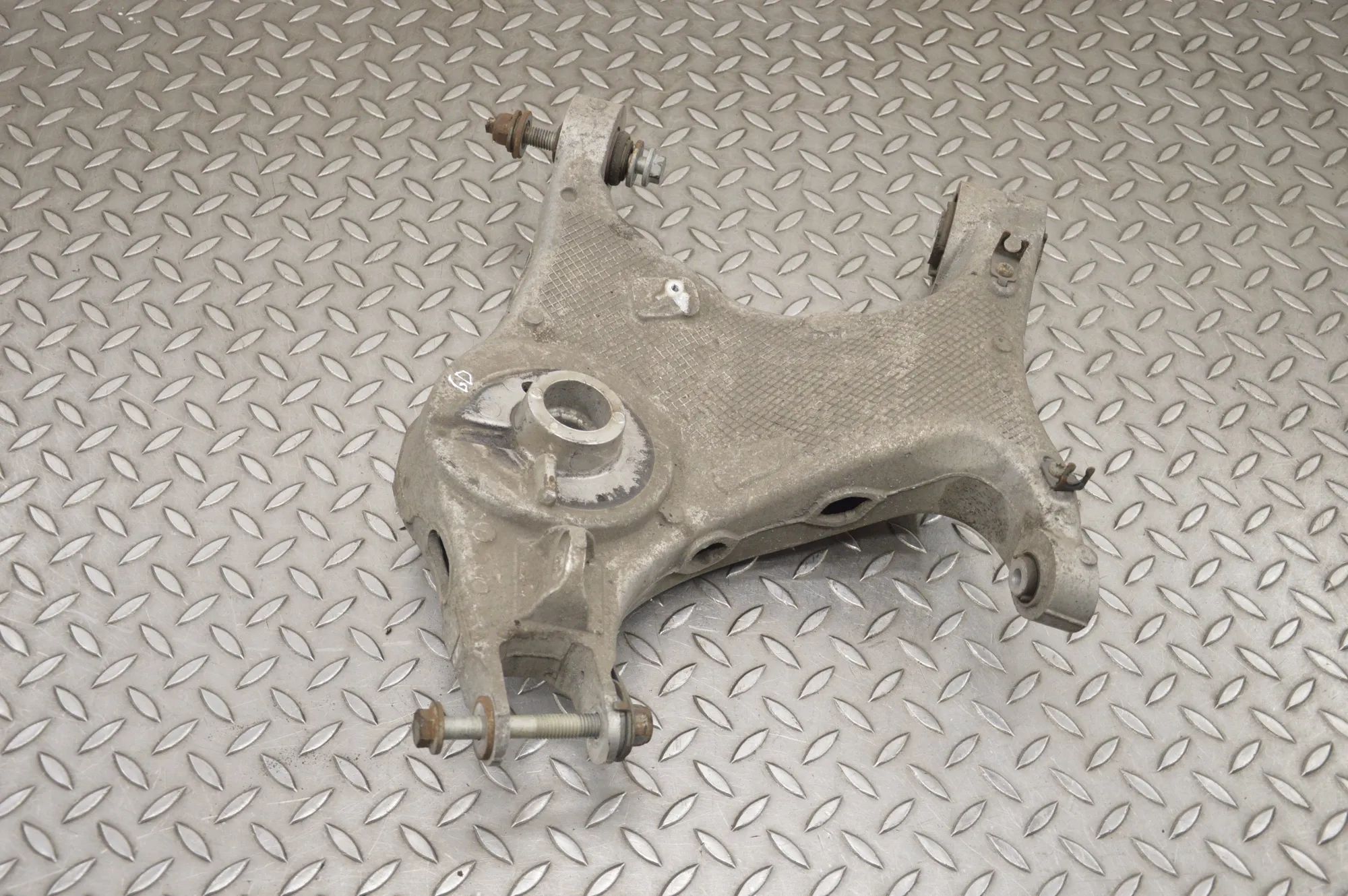 Land Rover Range Rover Velar Rear Right Lower Control Arm Rear Right Lower Control Arm — LAND ROVER RANGE...