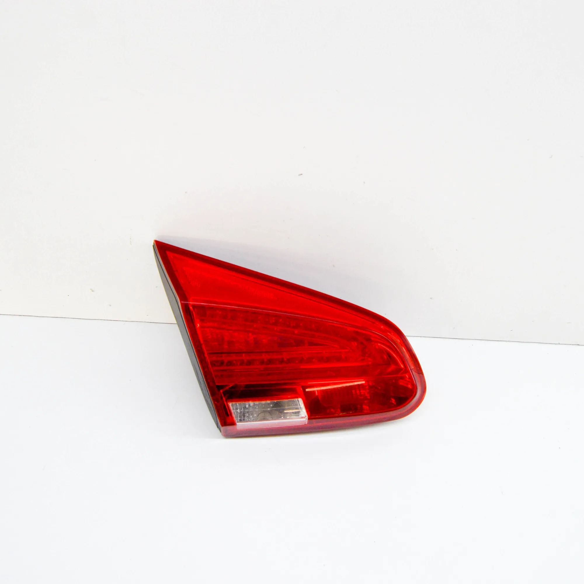 Kia ceed (ED) Left Side Tailgate Tail Light Left Side Tailgate Tail Light — KIA CEE\'D (JD)...