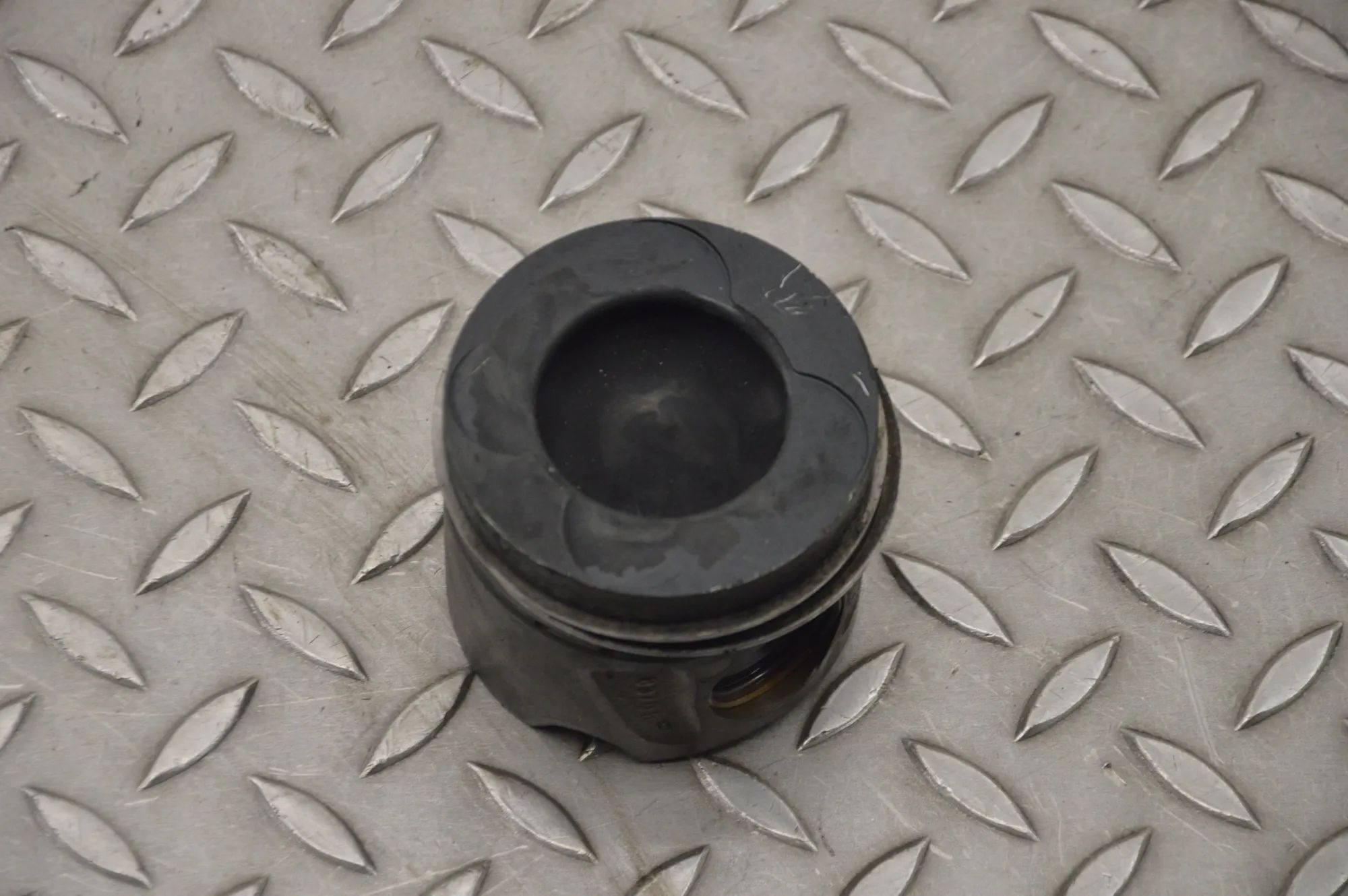 Mercedes-Benz CLS (C219) Piston Piston — MERCEDES BENZ CLS (C219) (2004-2011) —...