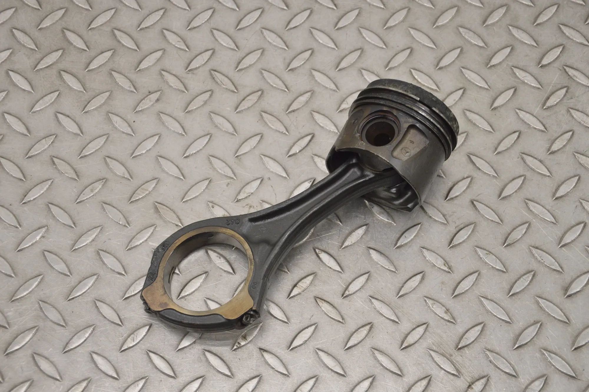 Mercedes-Benz CLS (C219) Piston Piston — MERCEDES BENZ CLS (C219) (2004-2011) —...