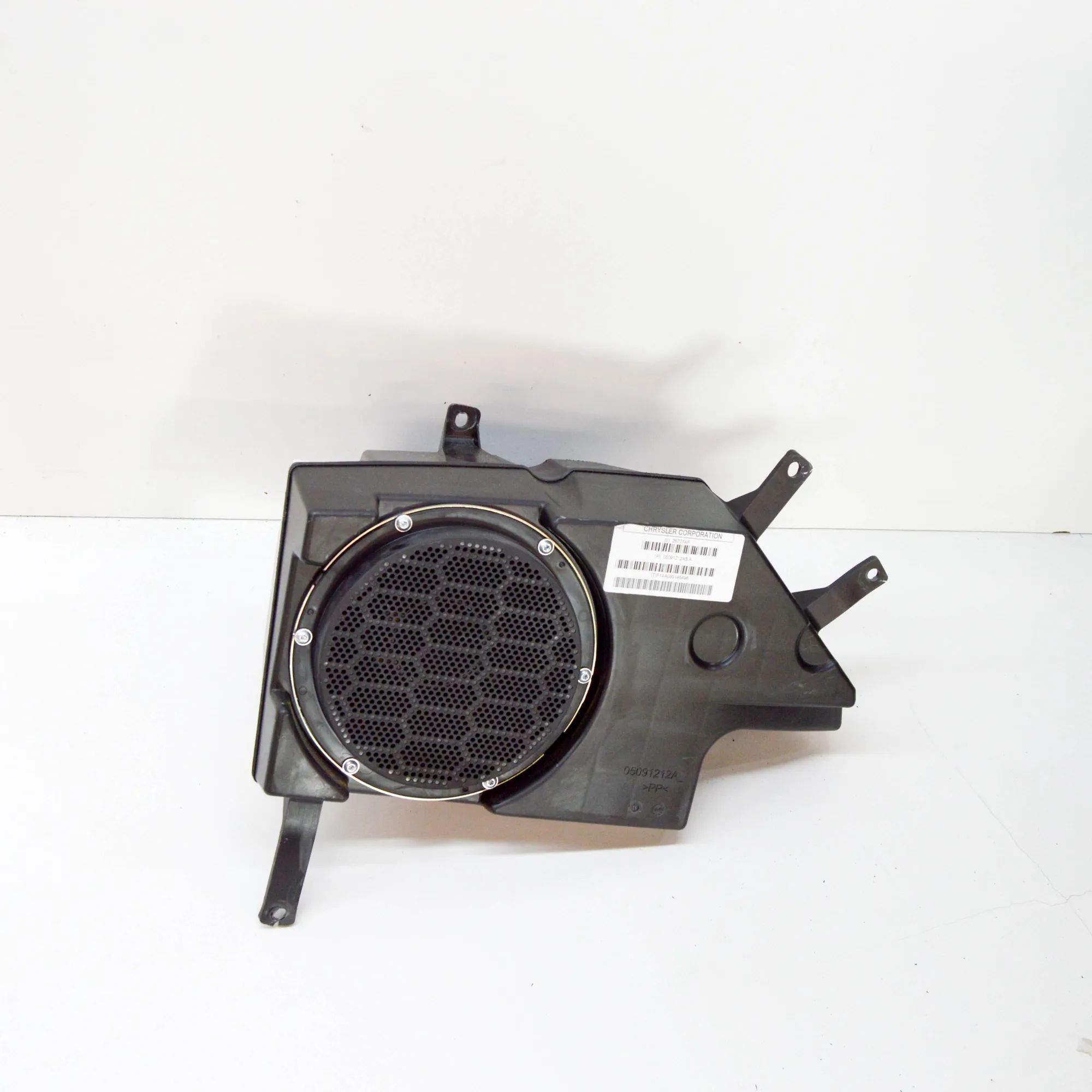 Jeep Cherokee (KL) Subwoofer Subwoofer — JEEP CHEROKEE (KL) (2013-PRESENT) —...