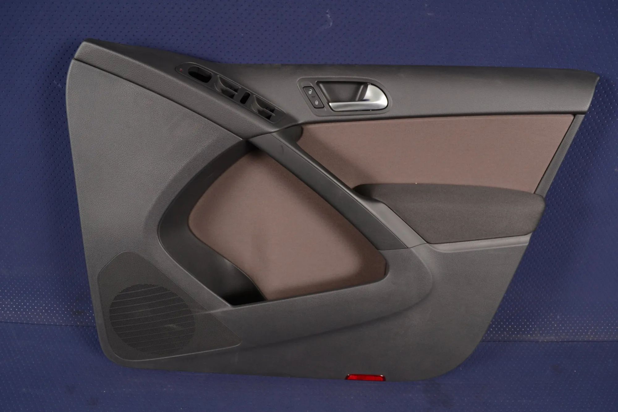 Volkswagen Tiguan Front Right Door Panel Front Right Door Panel — VW TIGUAN (5N_) (2007-...