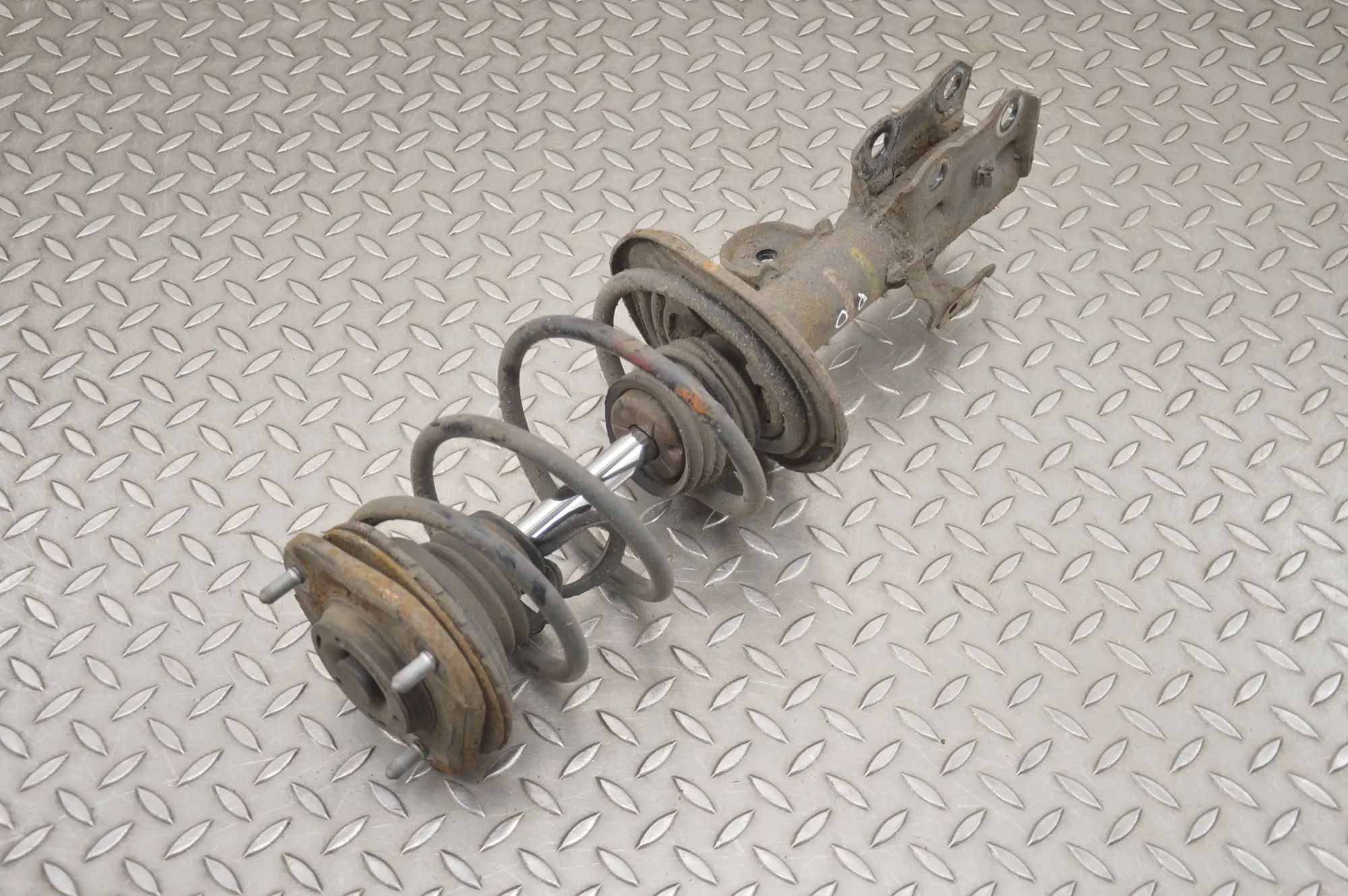 Toyota Prius+ Shock absorber — front right Shock absorber — front right — TOYOTA PRIUS (_W...