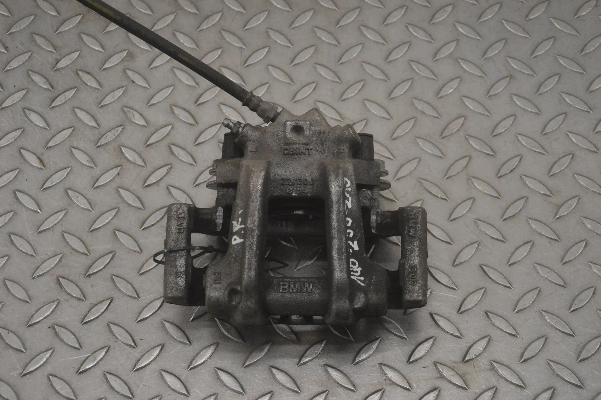 BMW 3 (F30 / F31) Brake caliper — front left Brake caliper — front left — BMW 3 SERIES (F30,...