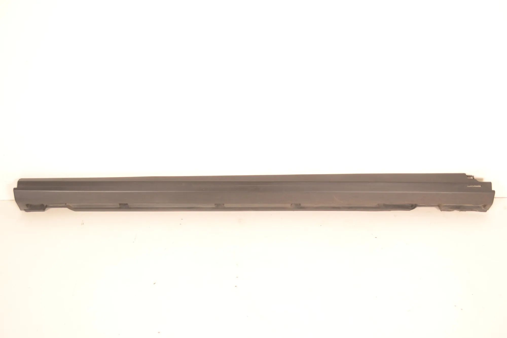 Land Rover Range Rover Evoque Right Side Plastic Sideskirt Cover Right Side Plastic Sideskirt Cover — LAND ROVER...
