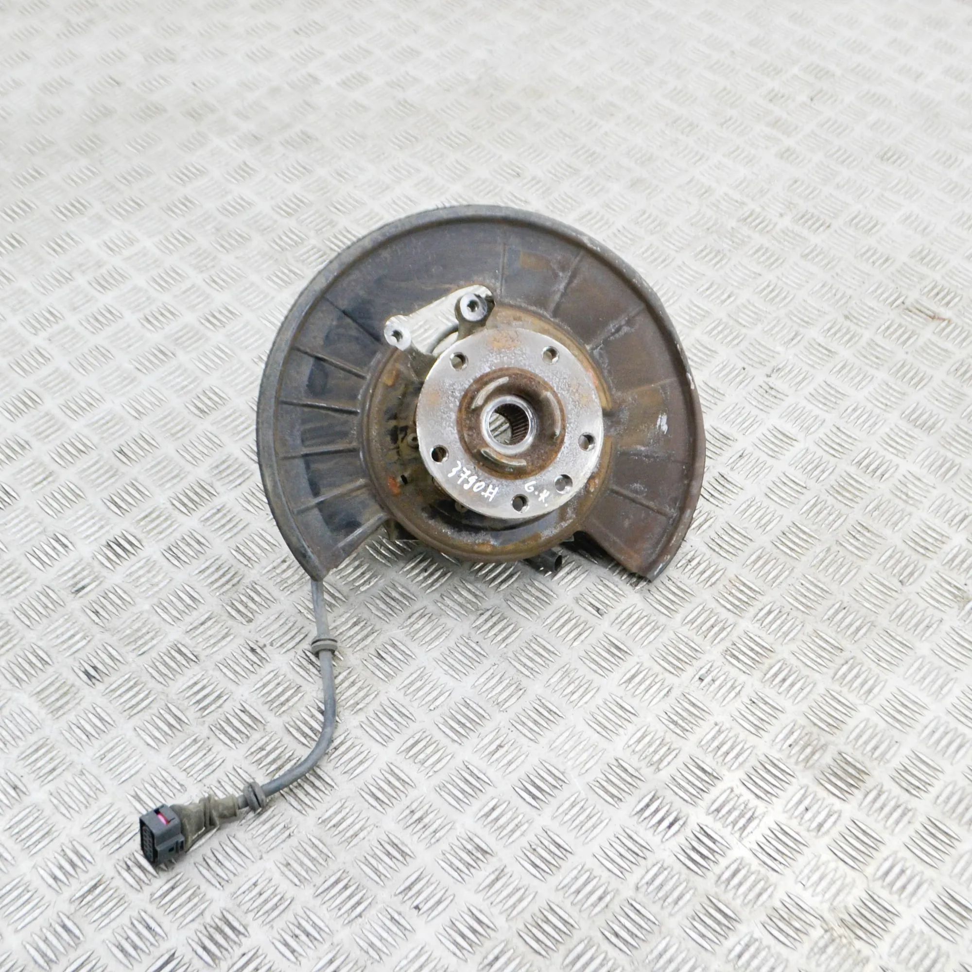 Porsche Cayenne Rear Left Wheel Hub Spindle Rear Left Wheel Hub Spindle — PORSCHE CAYENNE (...
