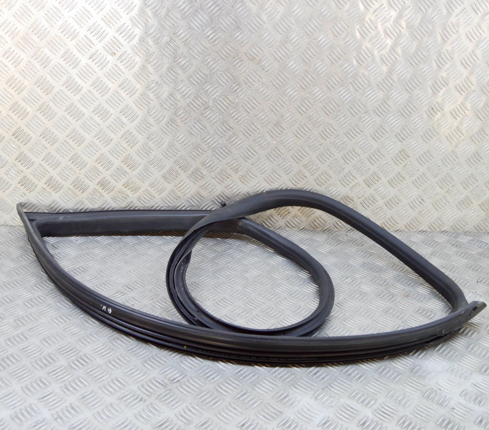 Maserati Ghibli Door rubber seal — front left Door rubber seal — front left — MASERATI GHIBLI...
