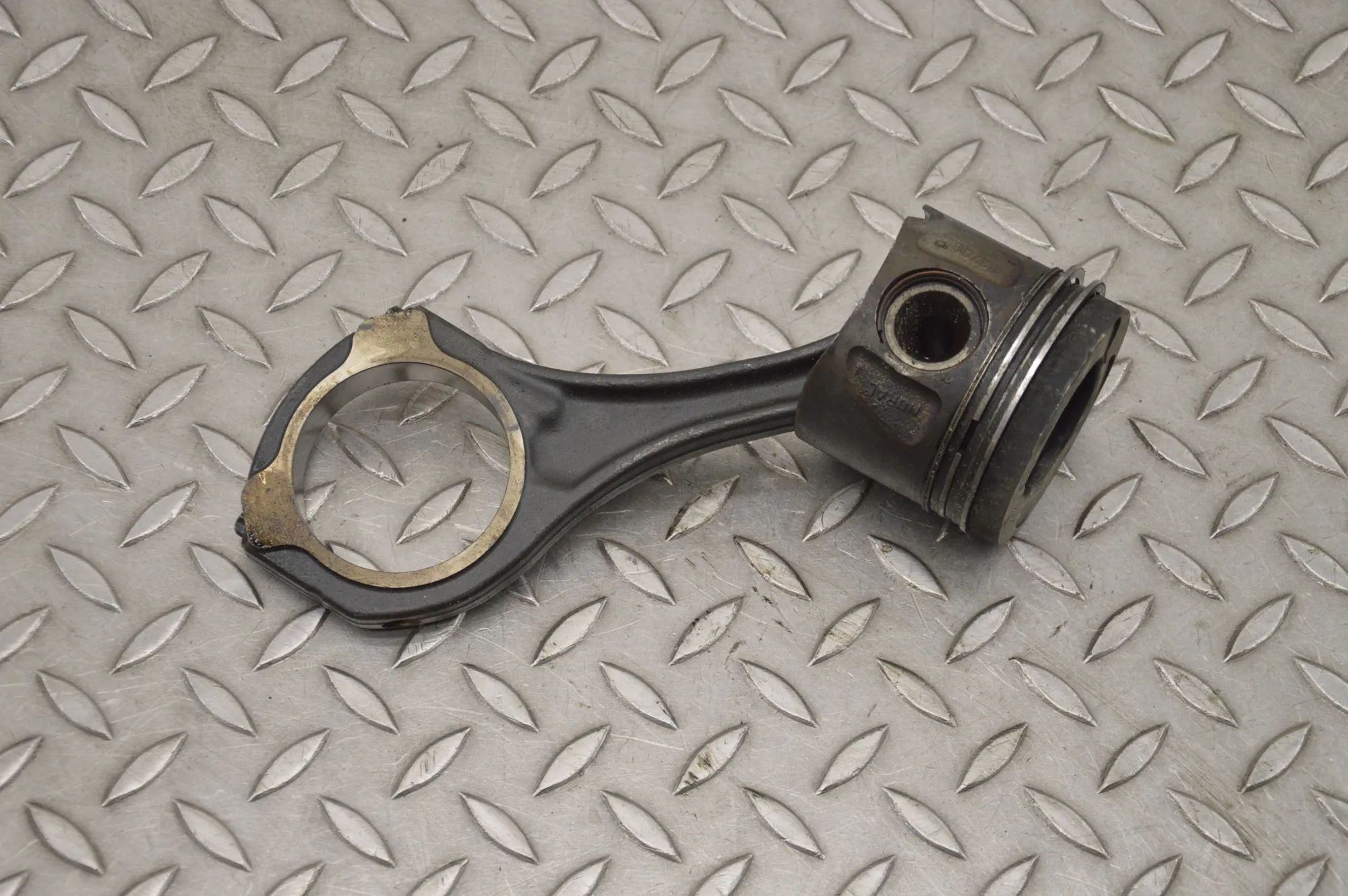Mercedes-Benz CLS (C219) Piston Piston — MERCEDES BENZ CLS (C219) (2004-2011) —...