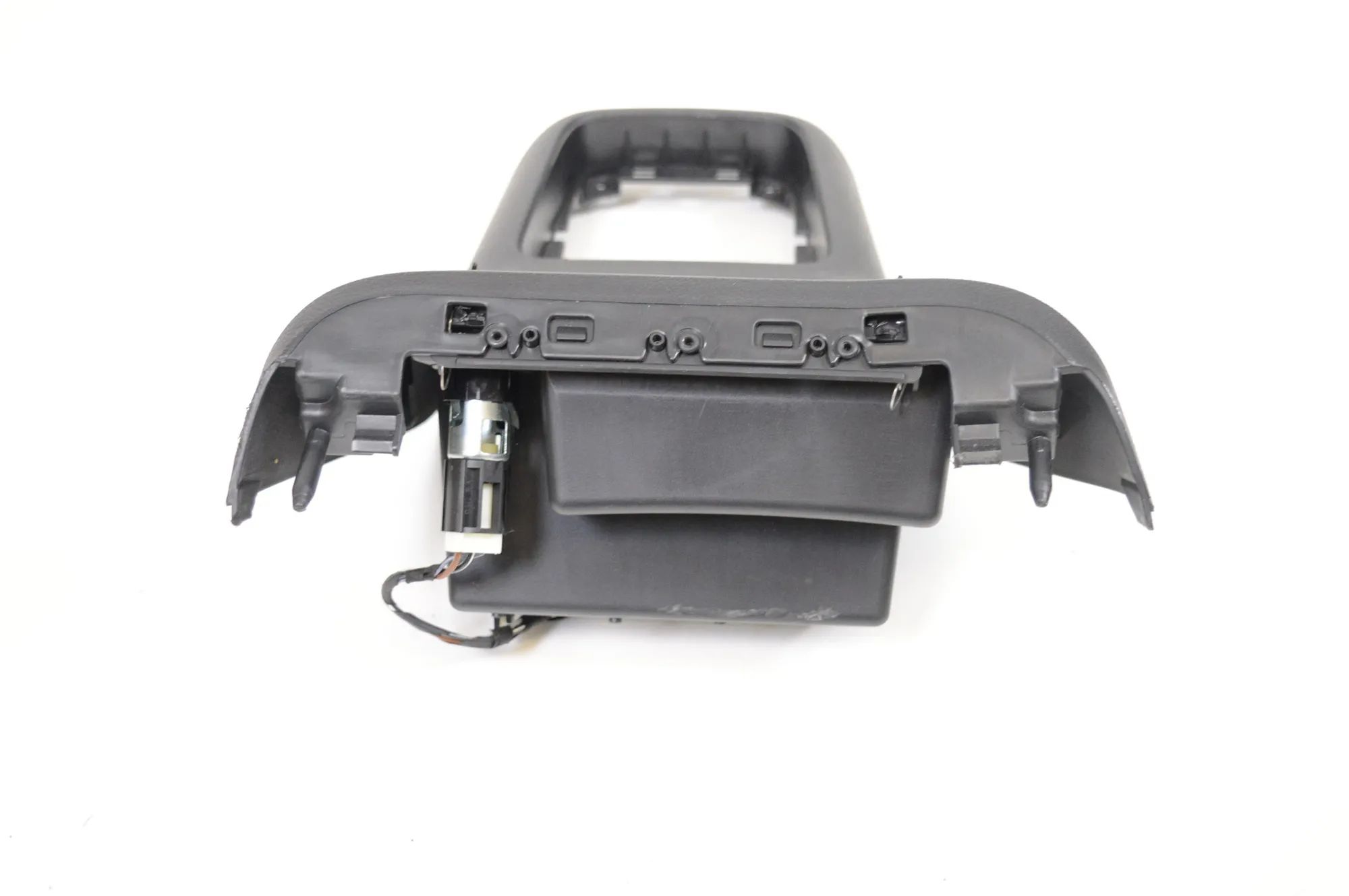 Volkswagen Tiguan Gear Shifting Level Plastic Trim Gear Shifting Level Plastic Trim — VW TIGUAN (5...