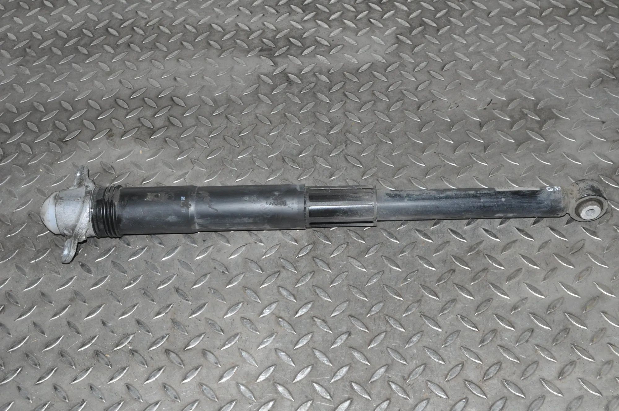 Volkswagen Golf 7 Shock absorber — rear right Shock absorber — rear right — VW GOLF (VII 5G1,...